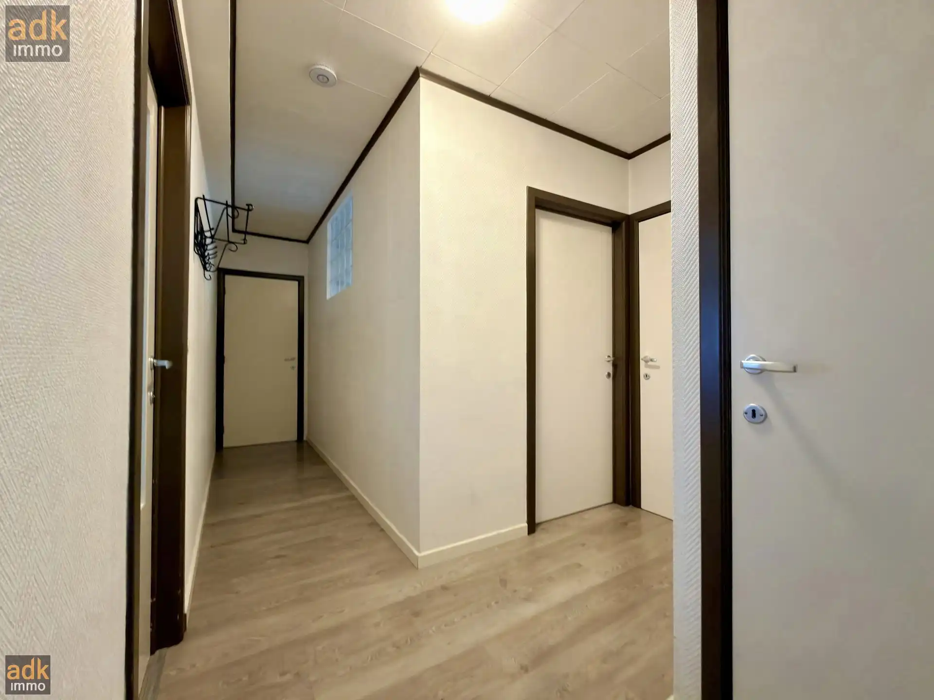 Instapklaar 2-slaapkamerappartement met dubbele GARAGE en berging. foto 6