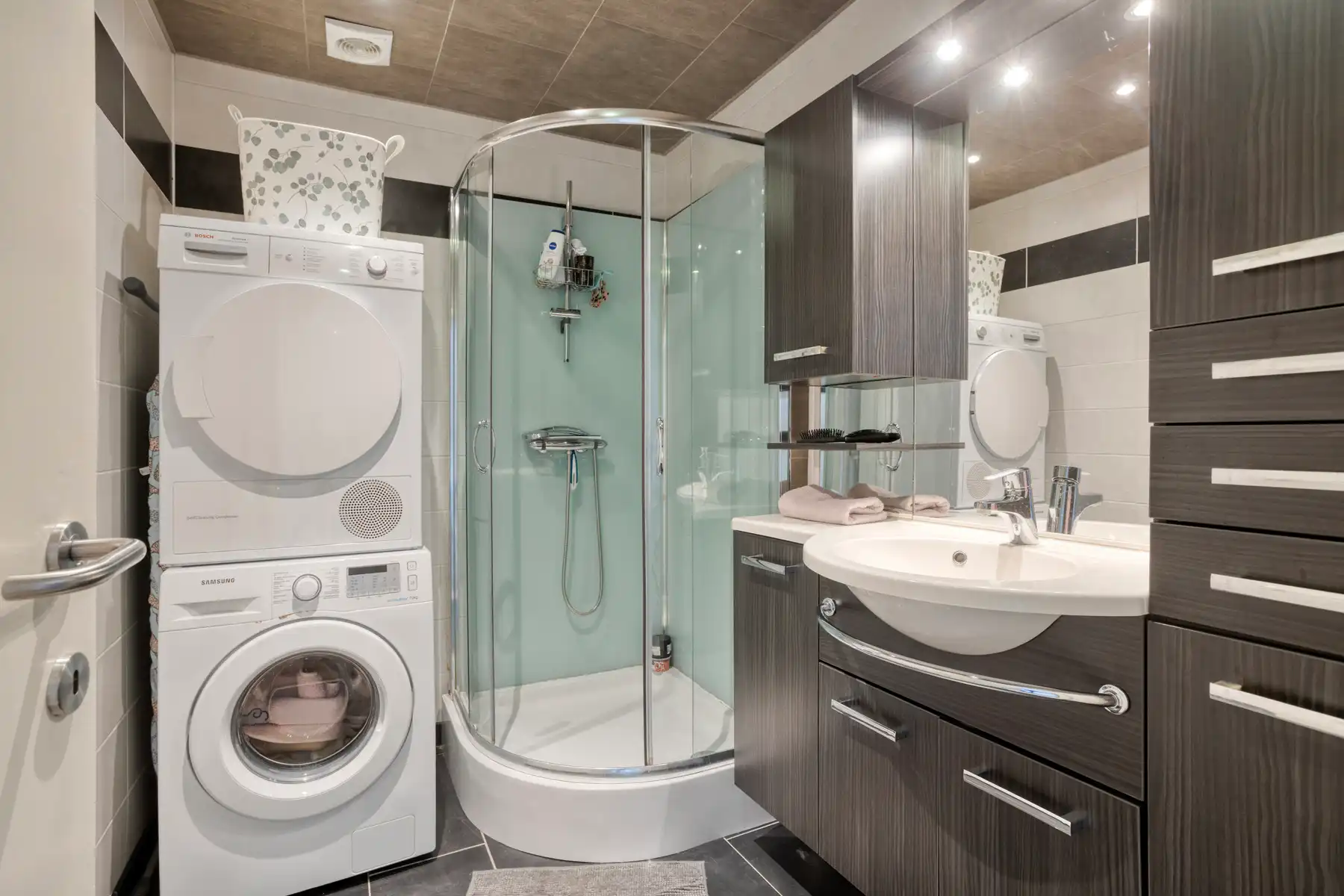 Rustig gelegen, gerenoveerd 2-slaapkamer appartement foto 4