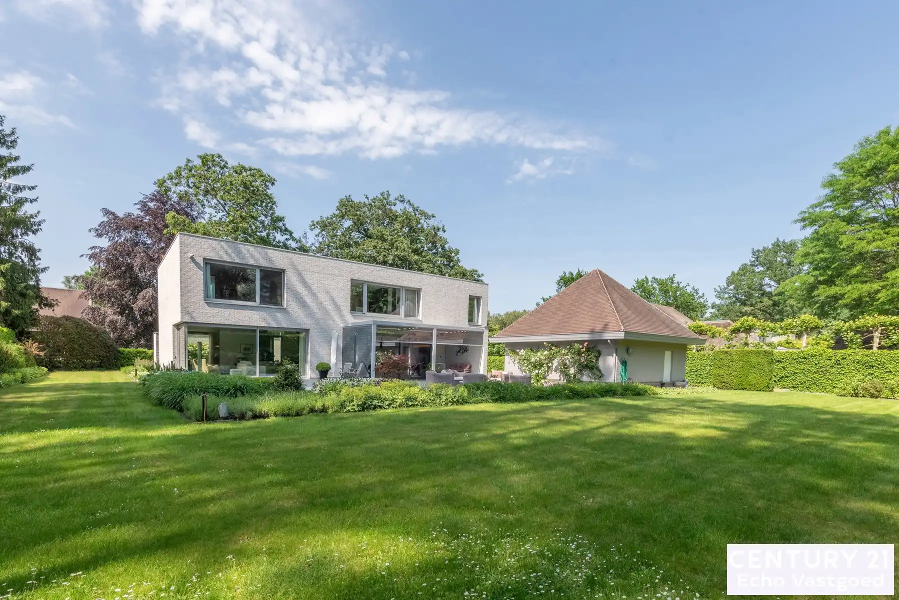 Exclusieve onderhouden architectenvilla in villawijk De Lint foto 3