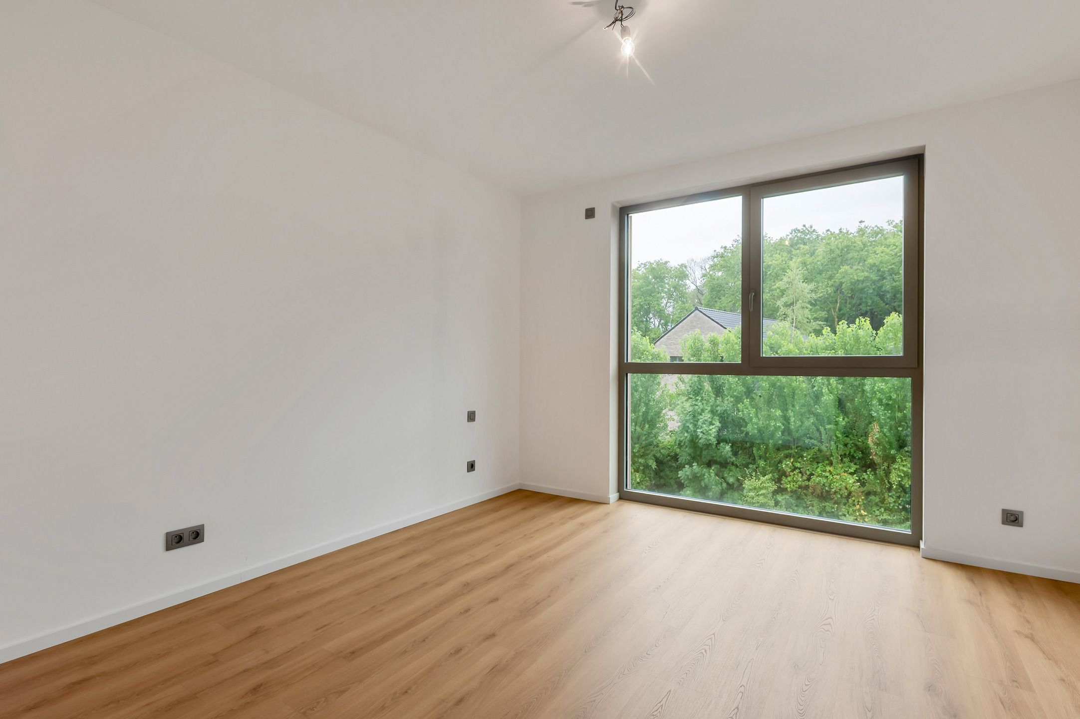 Exclusief en in het groen gelegen nieuwbouw penthouse onder registratierechten foto 10