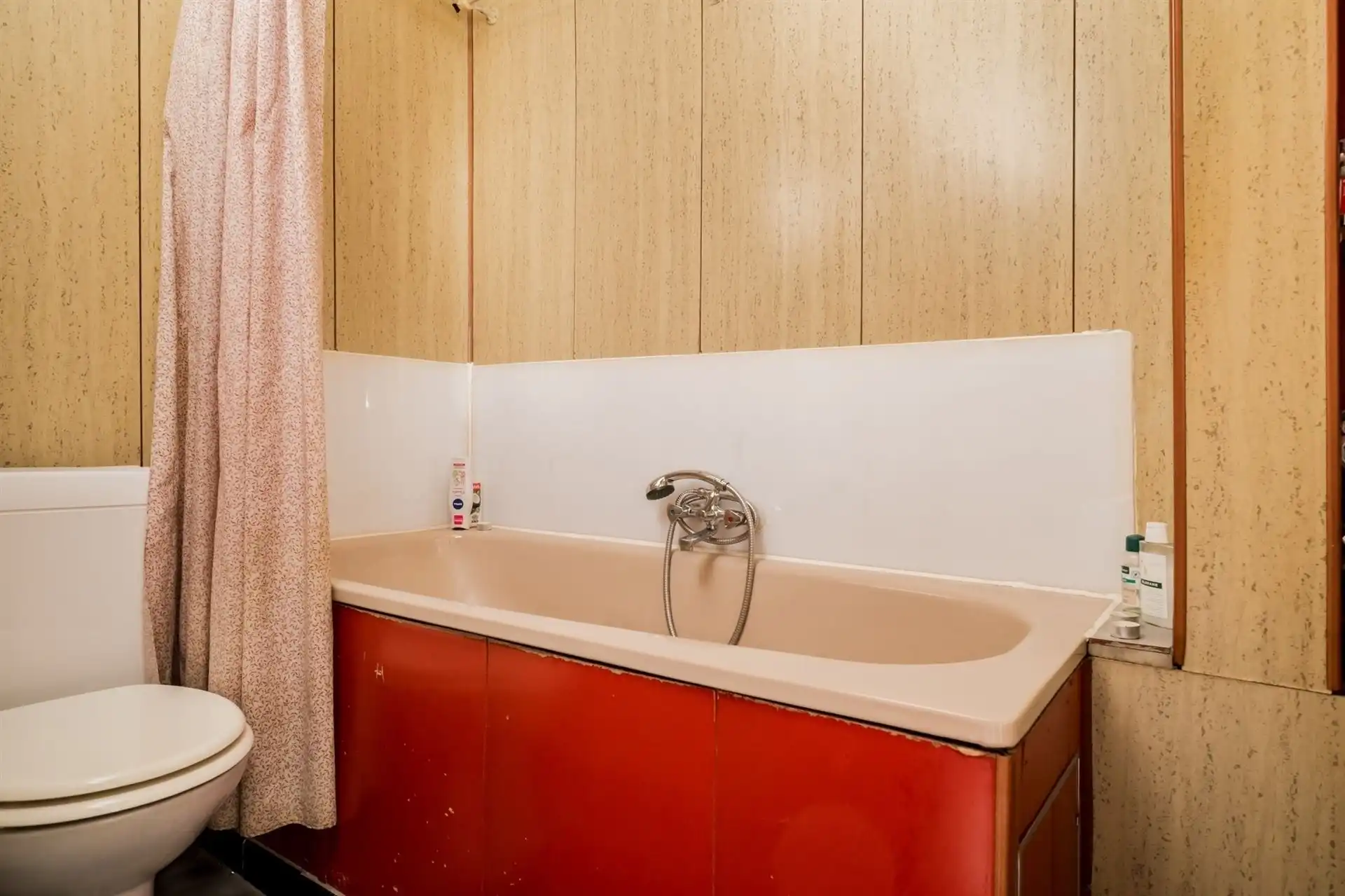 Te renoveren woning met 4 slpks en tuin. foto 13