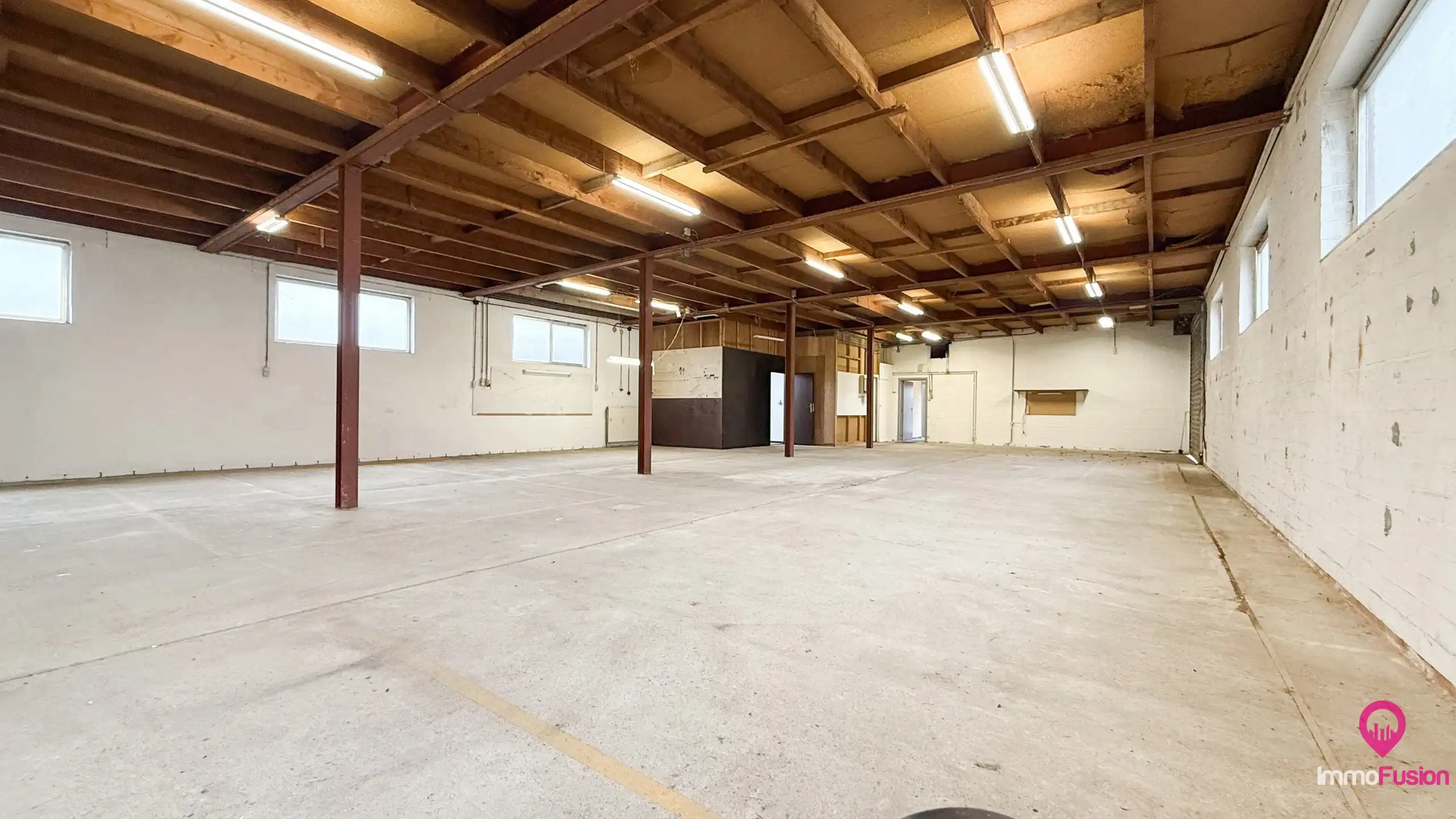 Magazijn met 4 aparte ruimtes en uitstekende bereikbaarheid! foto 18