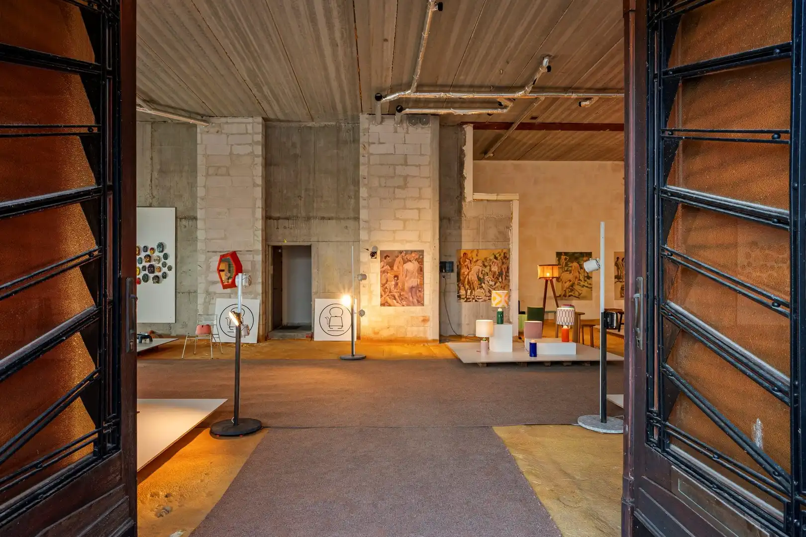 Unieke casco handelsruimte van 275m² met terras op een topligging aan de Broeltorens in Kortrijk foto 2