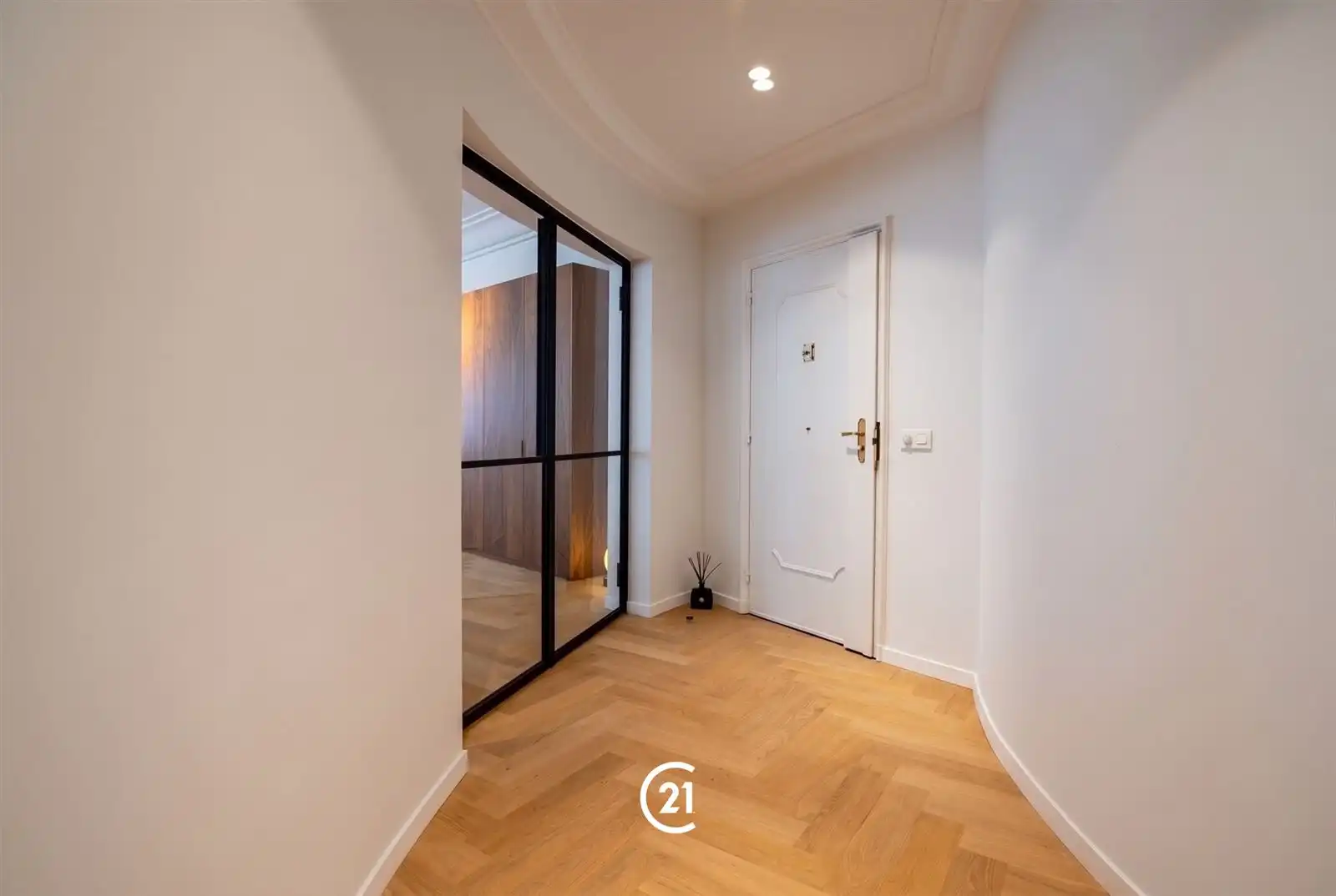 CAMBRE – Uitzonderlijk luxueus gelijkvloersappartement met tuin tegenover Ter Kamerenbos

  foto 5