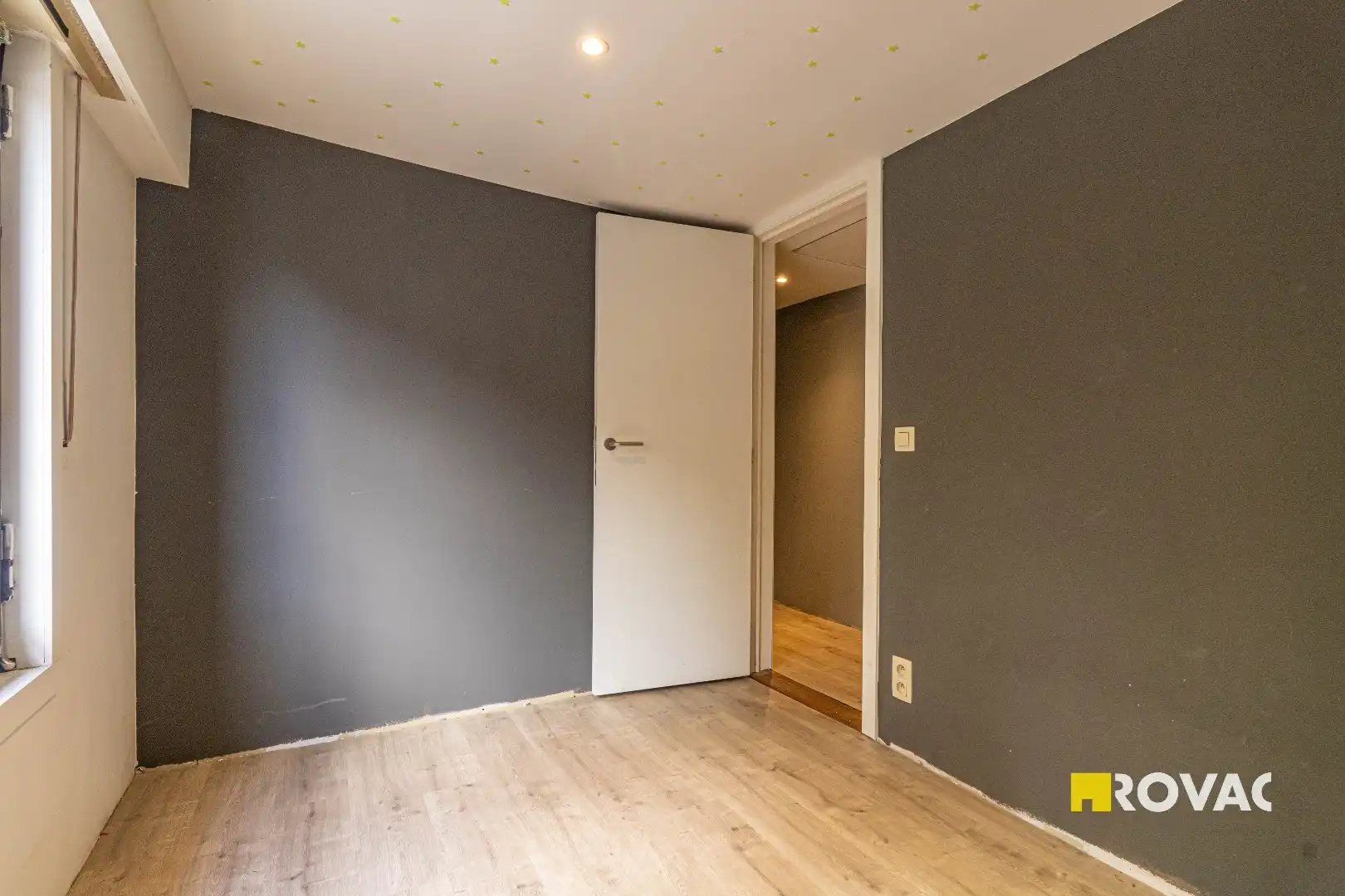 Zeer ruime woning met 5 slaapkamers, tuin en uitweg foto 9