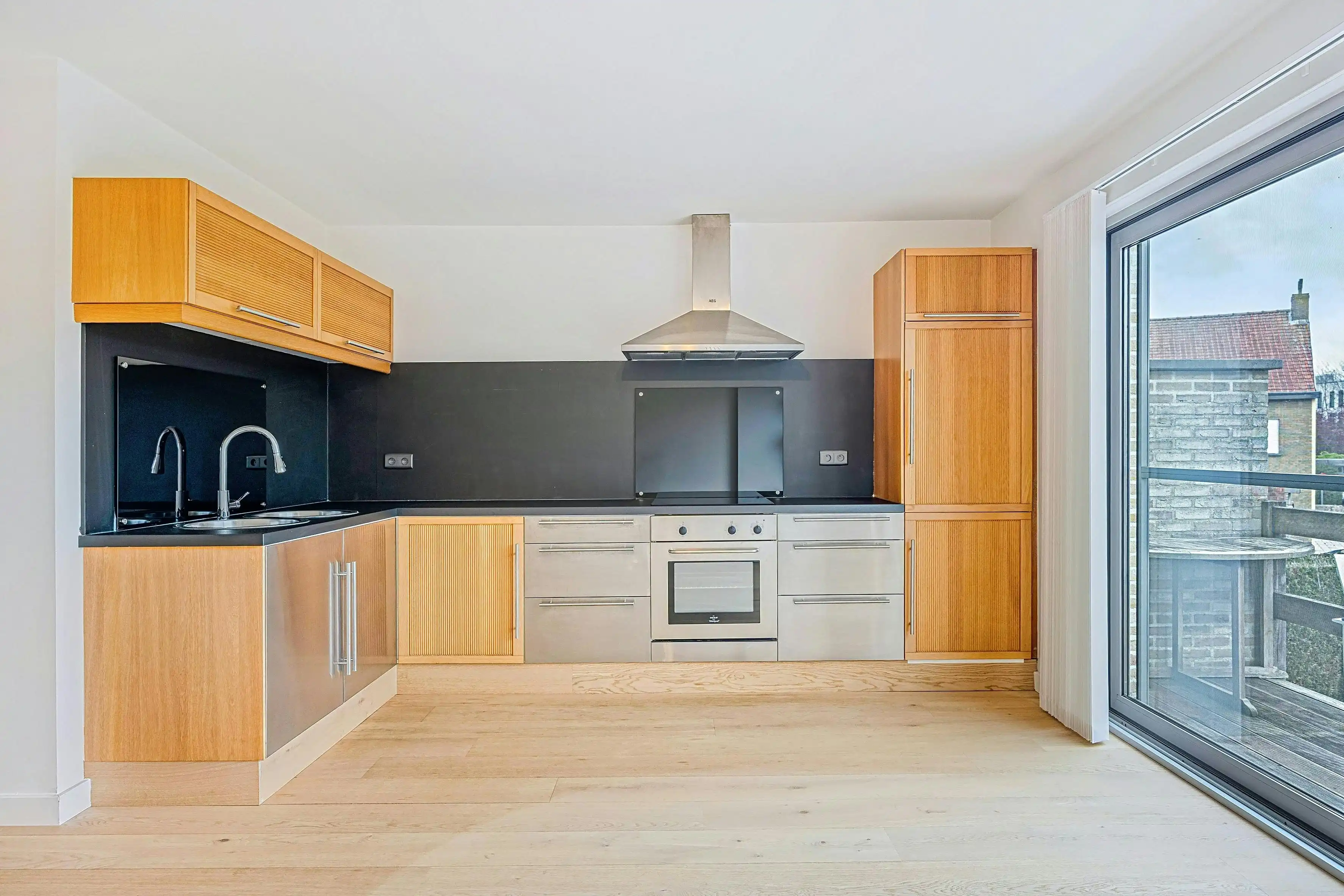 Instapklare bel-etage met 3 slaapkamers en zonnige tuin in hartje Eeklo foto 10