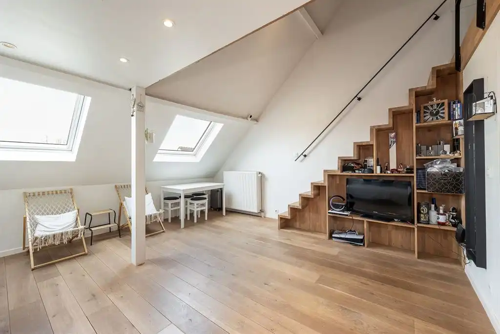 Gerenoveerd appartement met mezzanine foto 6