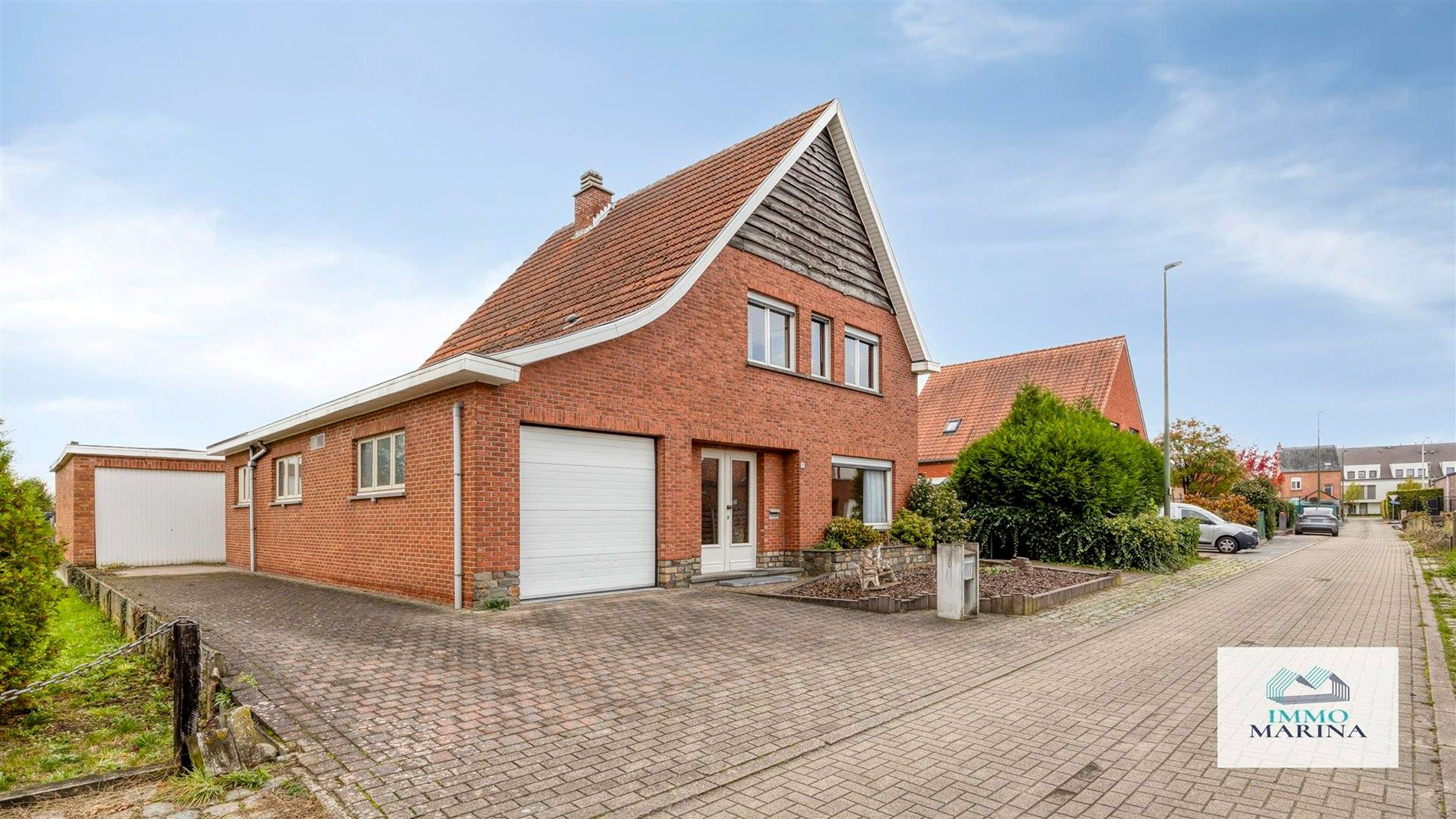 Hoofdfoto van de publicatie: Rustig gelegen woning met tuin, 3 slpks en 2 garages te Begijnendijk 