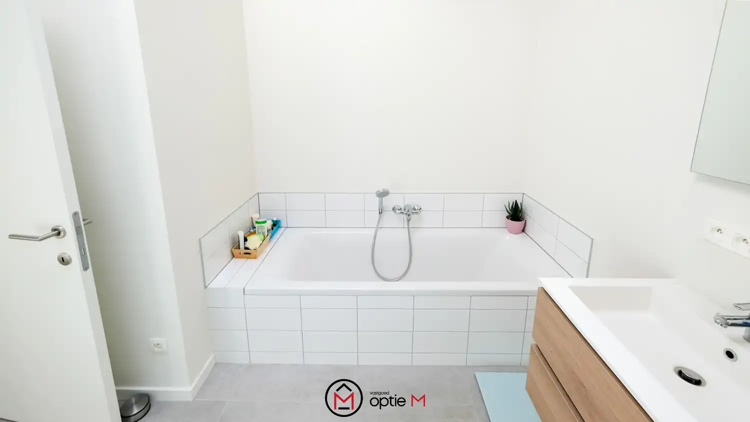Gesloten woning te huur in Eigenbilzen (Bilzen-Hoeselt) – Instapklaar met drie slaapkamers, tuin en carport foto 15