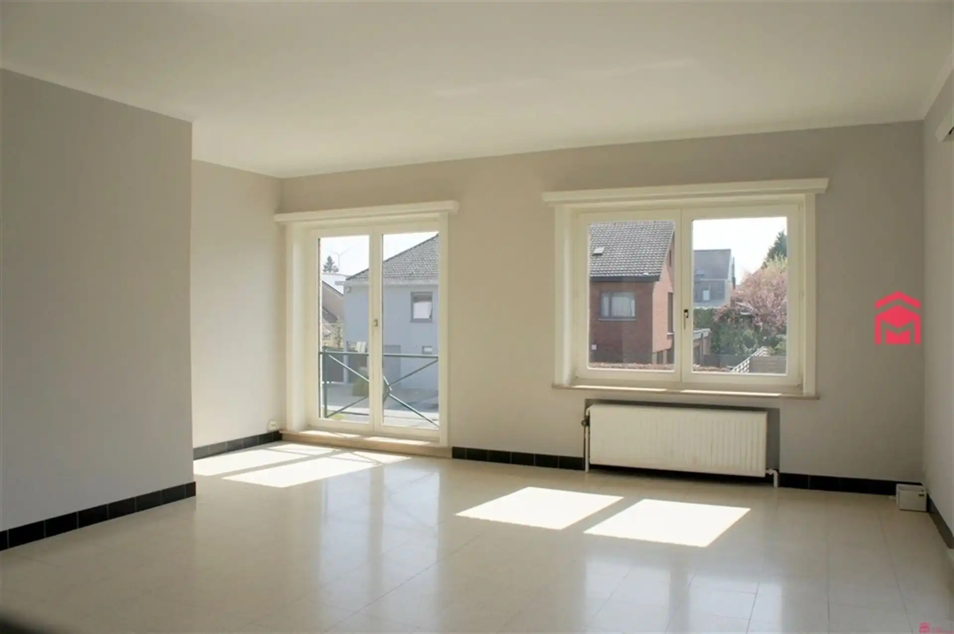 Rustig gelegen appartement met terras en garage foto 3