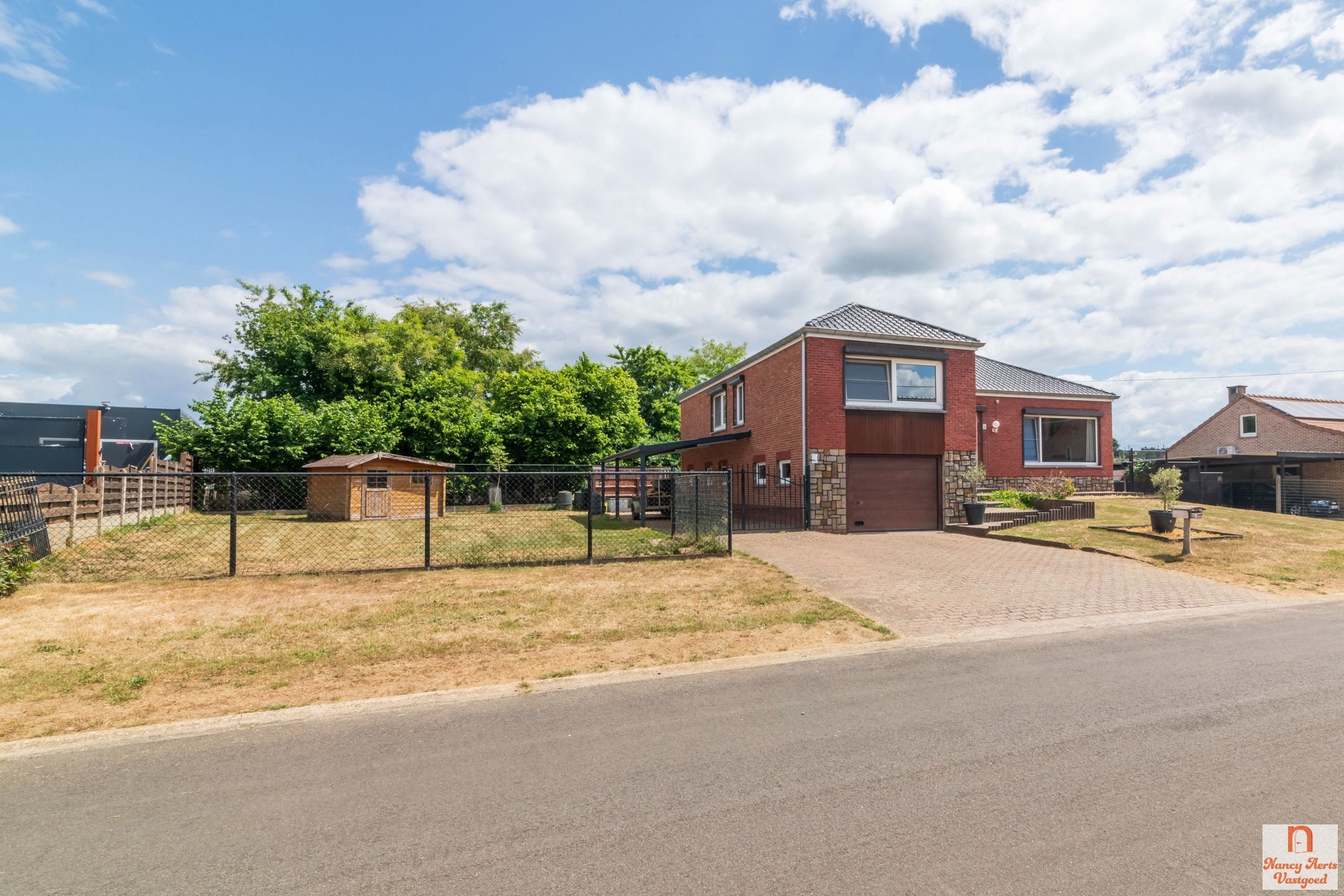 Split-level woning met veel ruimte en potentieel foto 4