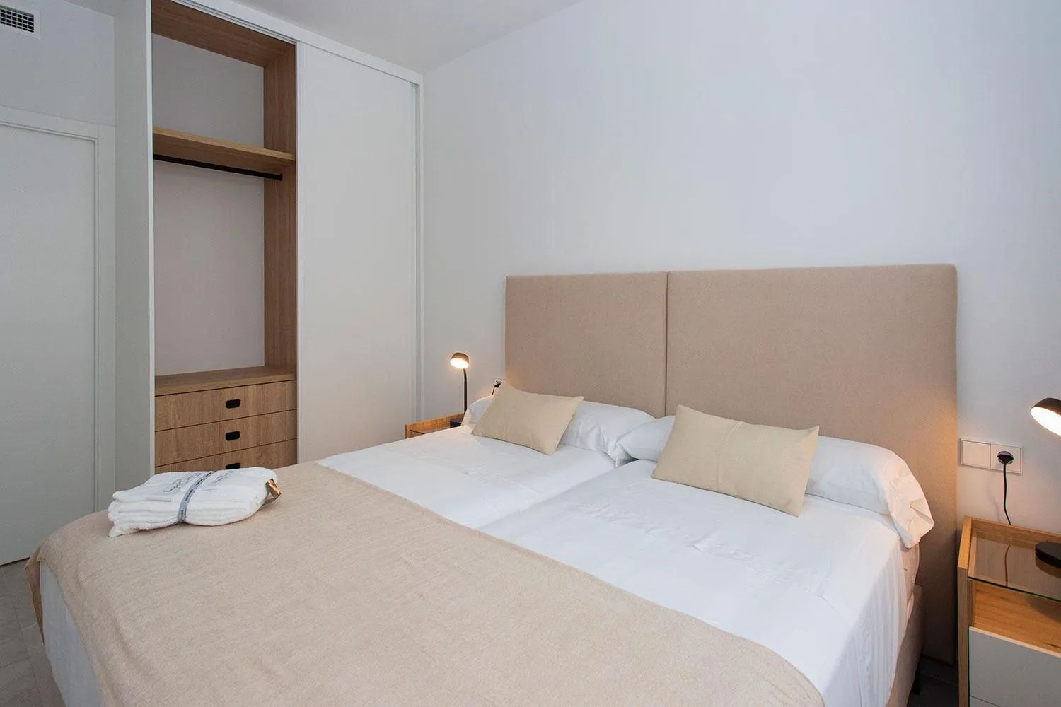 Strak design en strandleven gecombineerd: instapklare luxe woning in hartje Torre de la Horadada foto 17