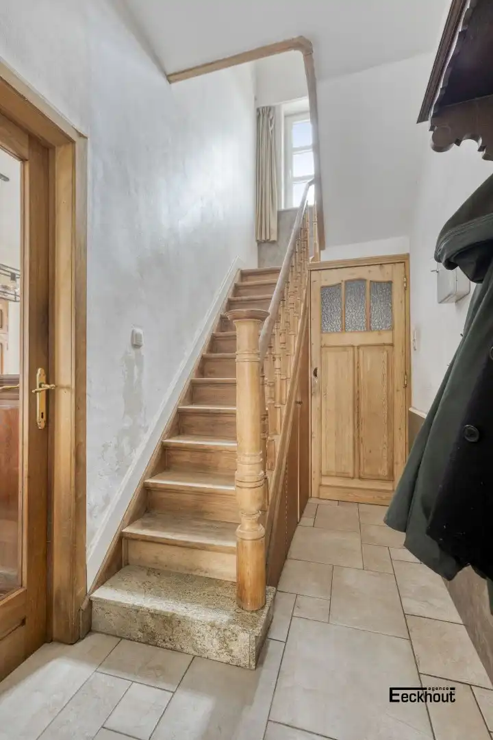 Ruime woning met diepe tuin in een rustige straat te Oostende! foto 11