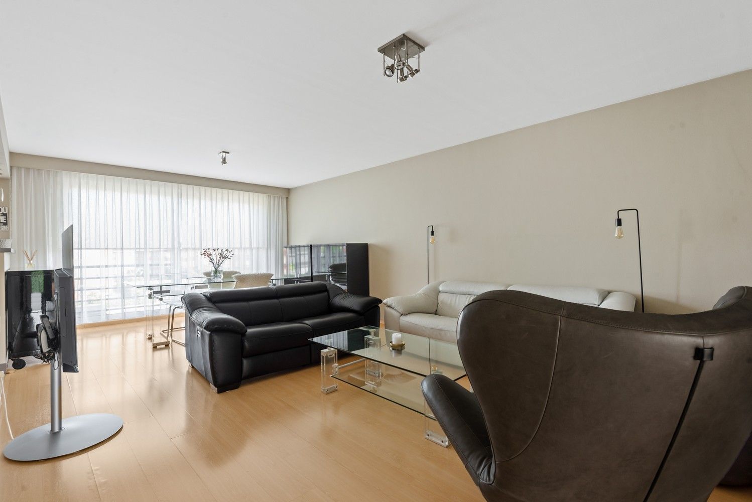 Appartement te koop op een TOPlocatie in Deurne! foto 2