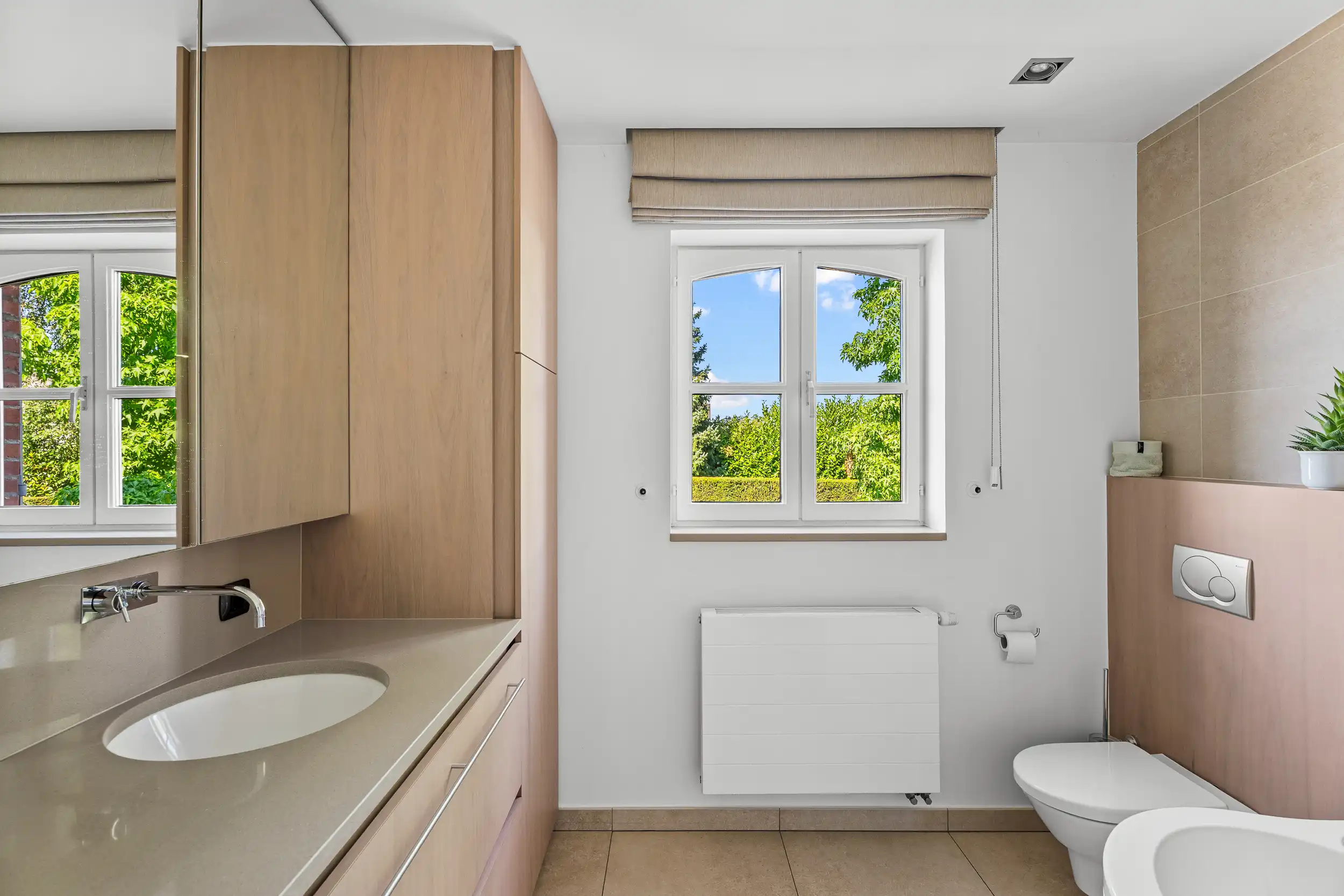 Luxueus gerenoveerde herenwoning  met loods op 2.137m² foto 16