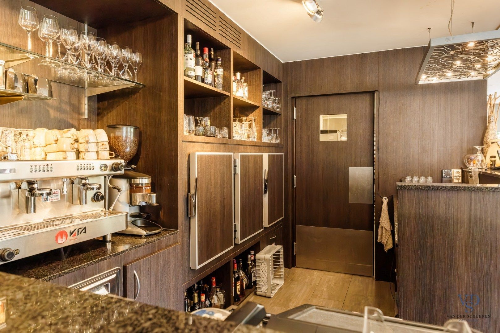 Uitzonderlijk commercieel pand ! foto 6