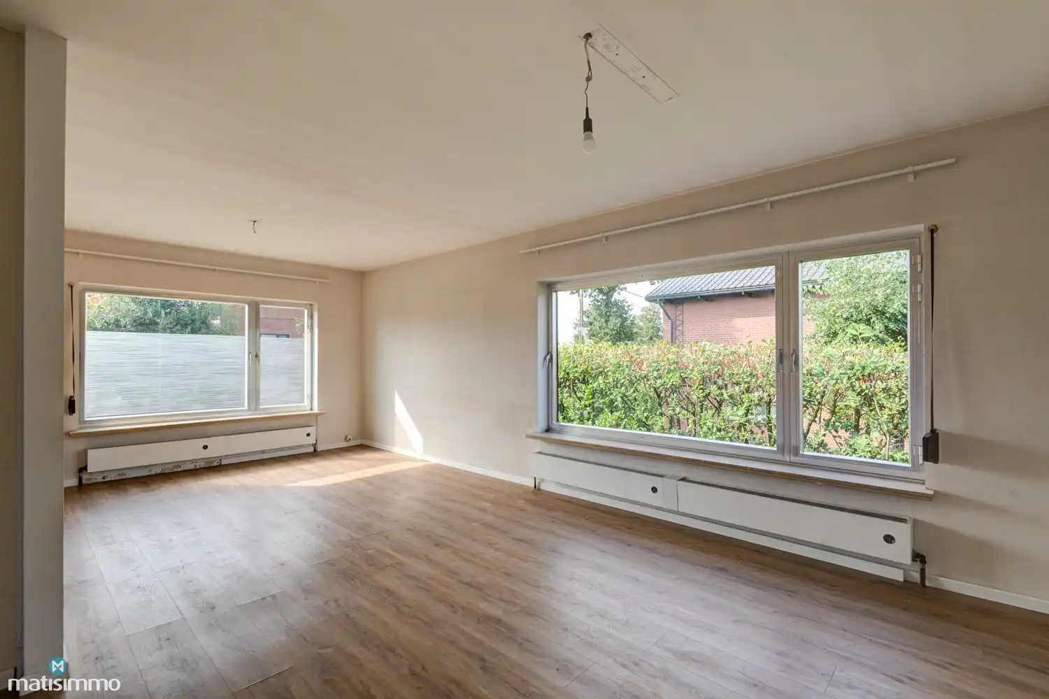 RUIME, GELIJKVLOERSE WONING (VOLLEDIG ONDERKELDERD), MET GARAGE EN TUIN NABIJ CENTRUM GENK foto 7