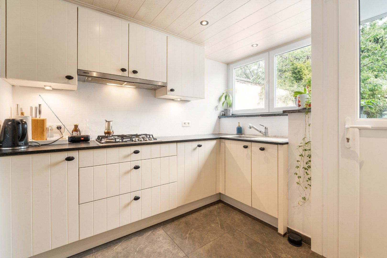 Instapklare en volledig gerenoveerde rijwoning te koop in Oostende – Hennepstraat foto 14