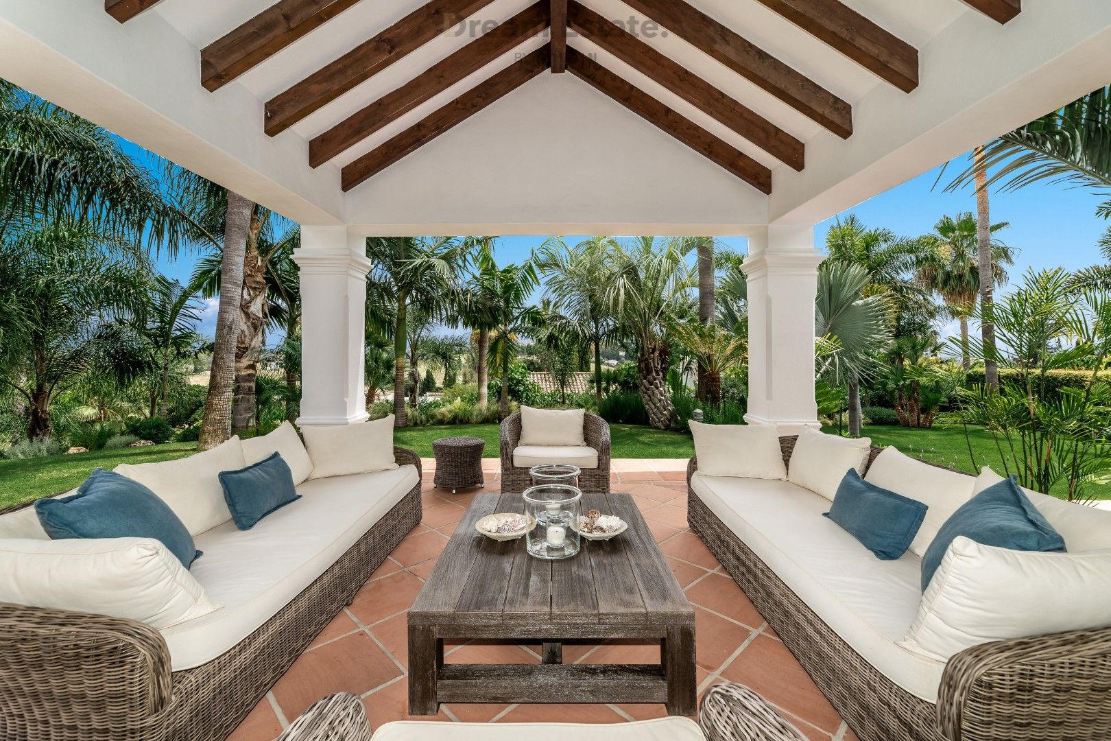 Een werkelijk prachtige Andalusische villa tegenover de golf te Benahavis regio. foto 10