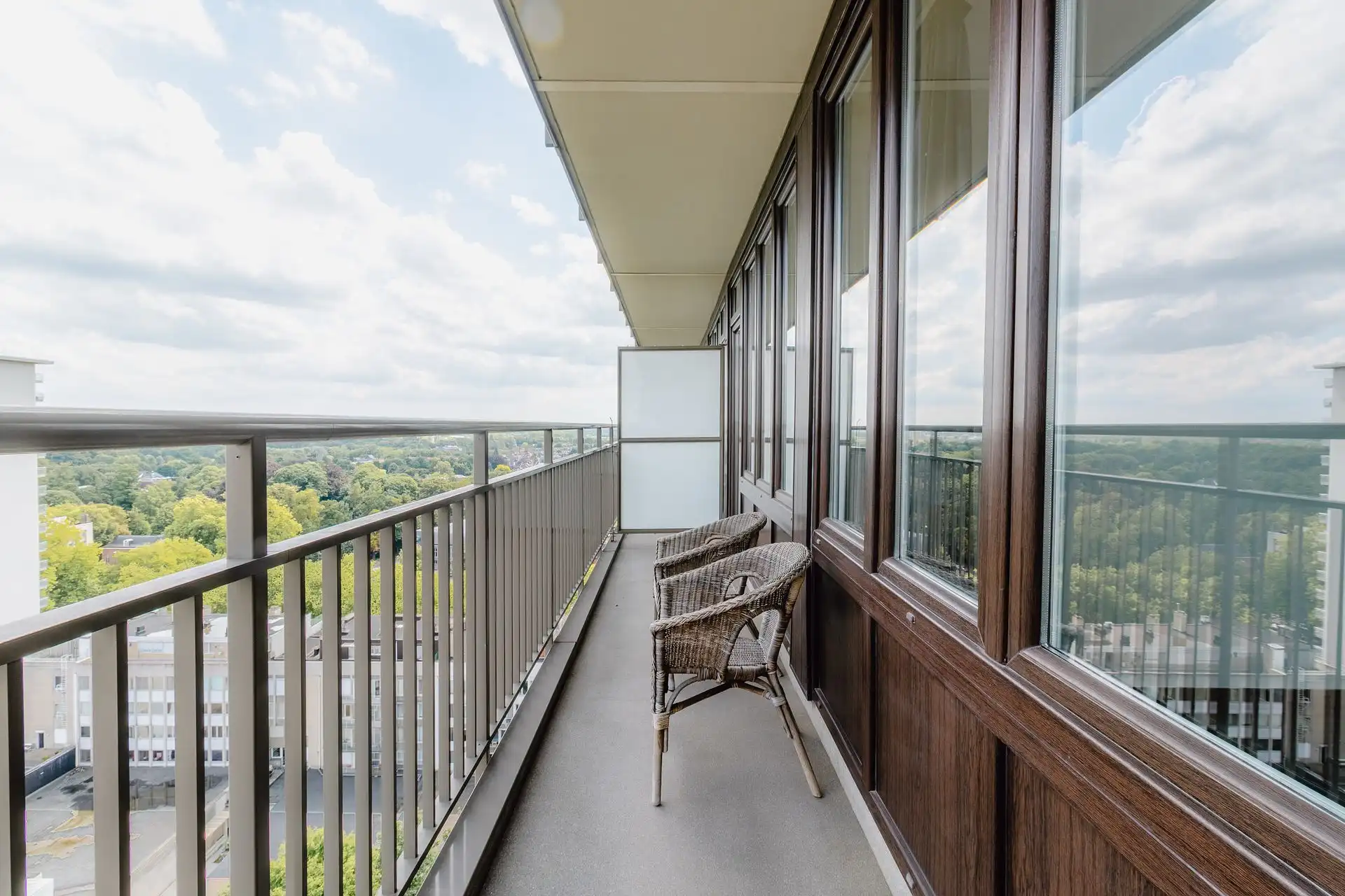 Licht appartement met panoramisch uitzicht in Wilrijk foto 13