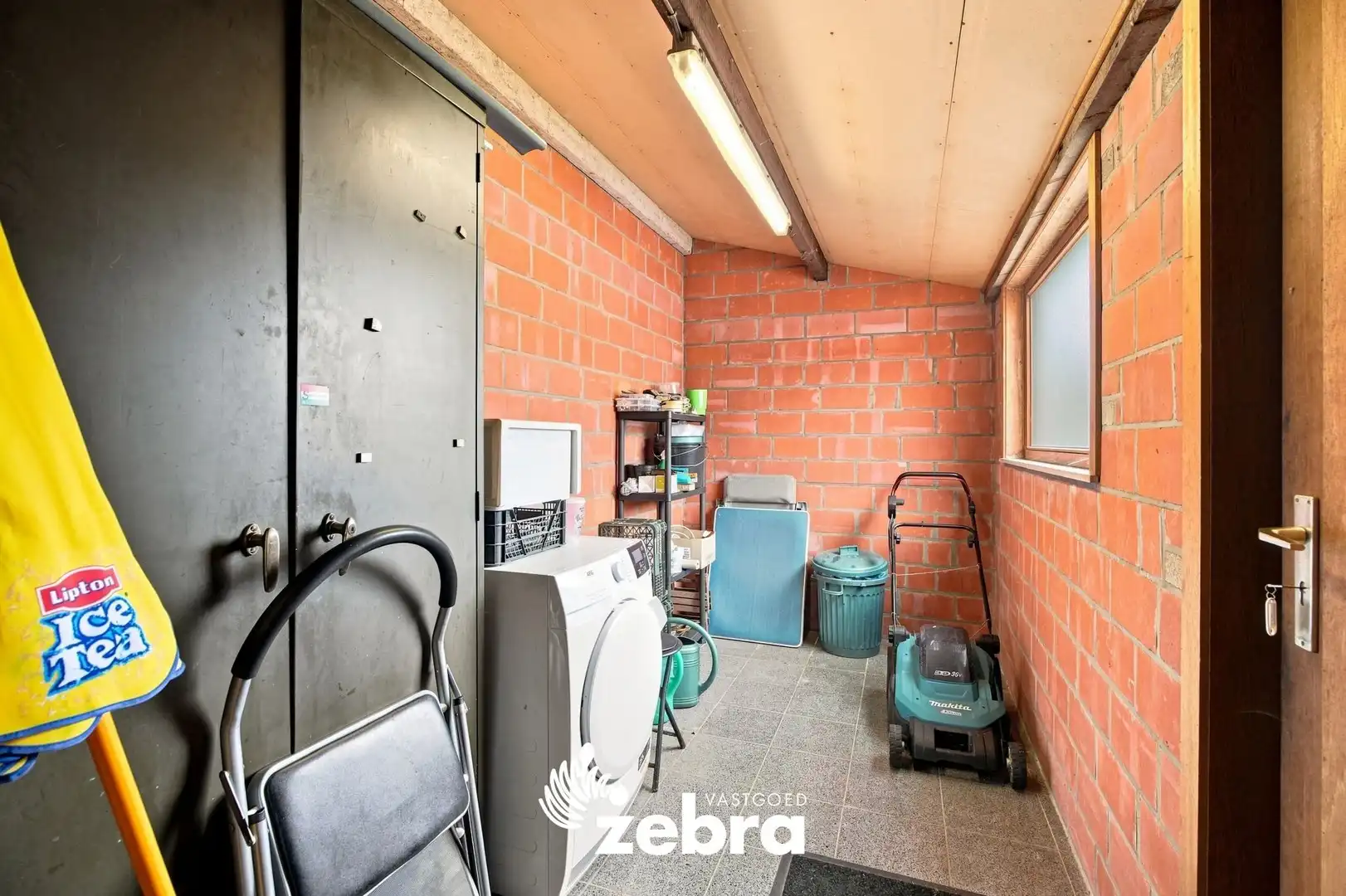 Te renoveren woning met 3 slaapkamers, ruime zolder en tuin in Tielt! foto 17