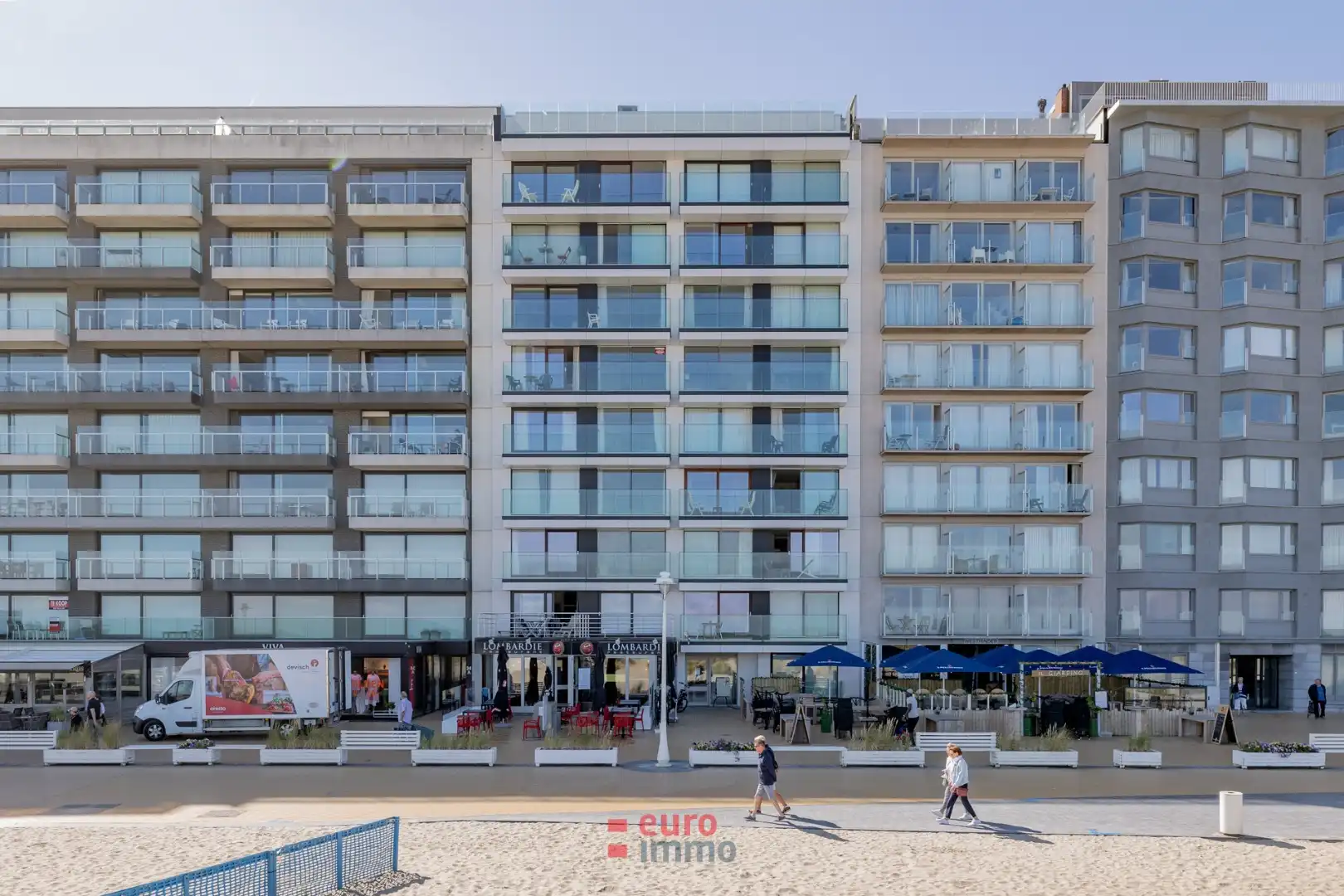 Lichtrijk appartement centraal op de Zeedijk van Nieuwpoort! foto {{pictureIndex}}