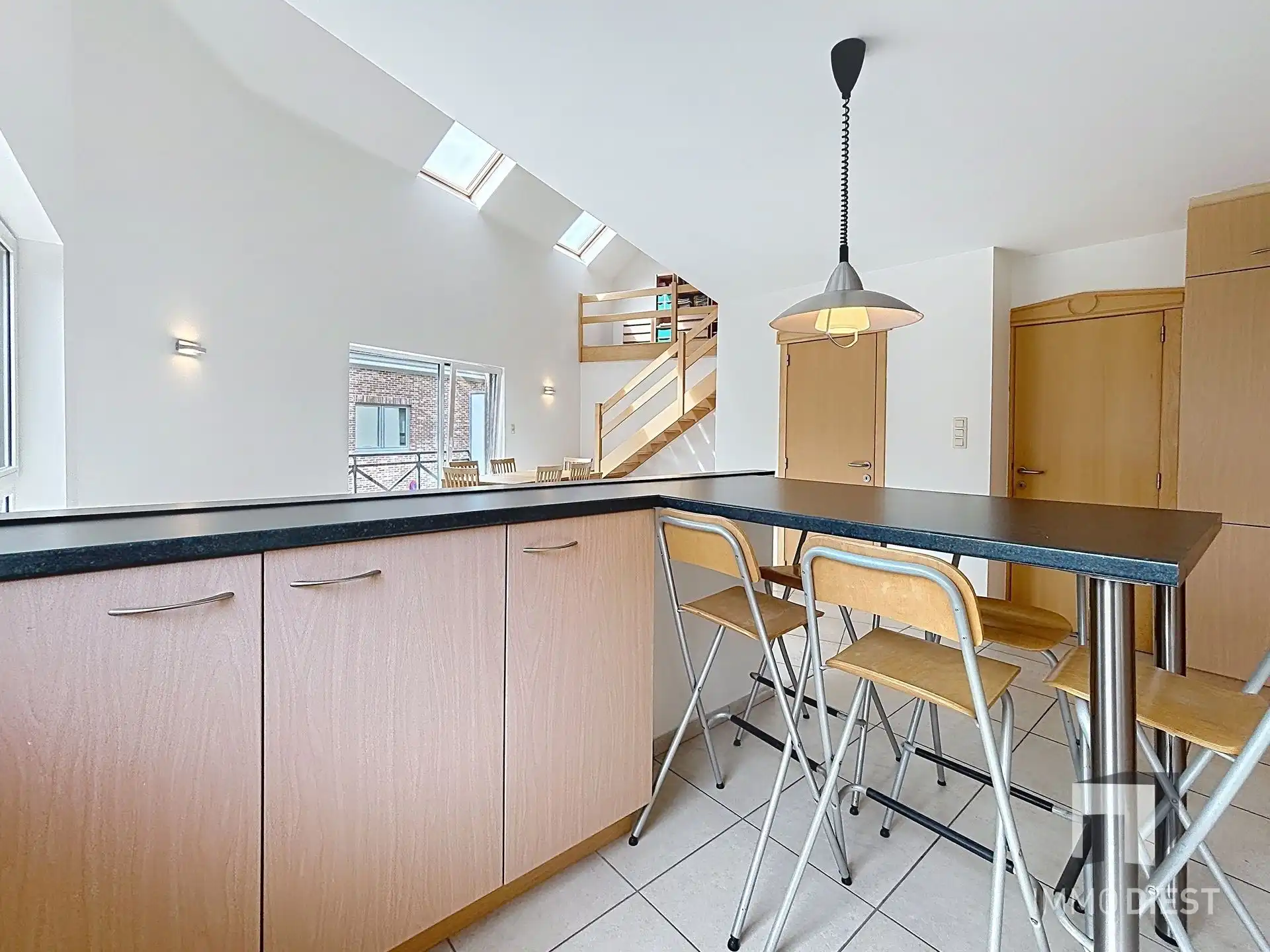 Ruimtelijk duplexappartement met karakter, badend in licht op gunstige ligging in het hart van Zichem. foto 11