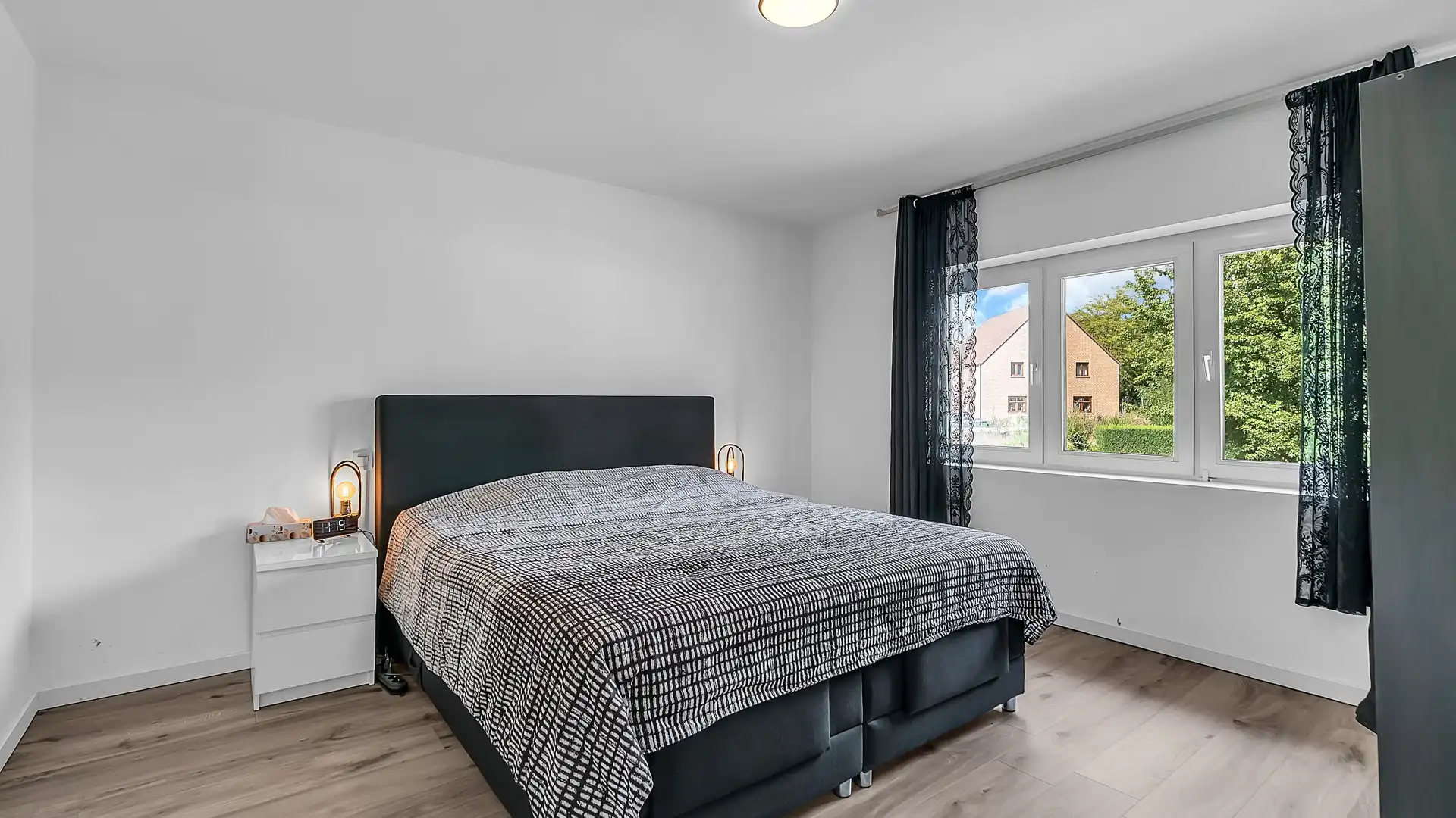 Rustig gelegen energiezuinige woning met 3 slaapkamers op een perceel van 6a foto 18
