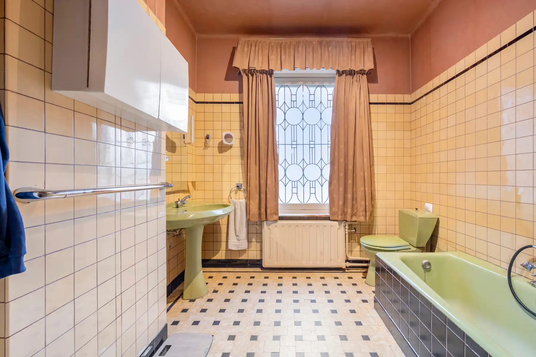 Imposante herenwoning met loods in hartje Overmere  foto 27