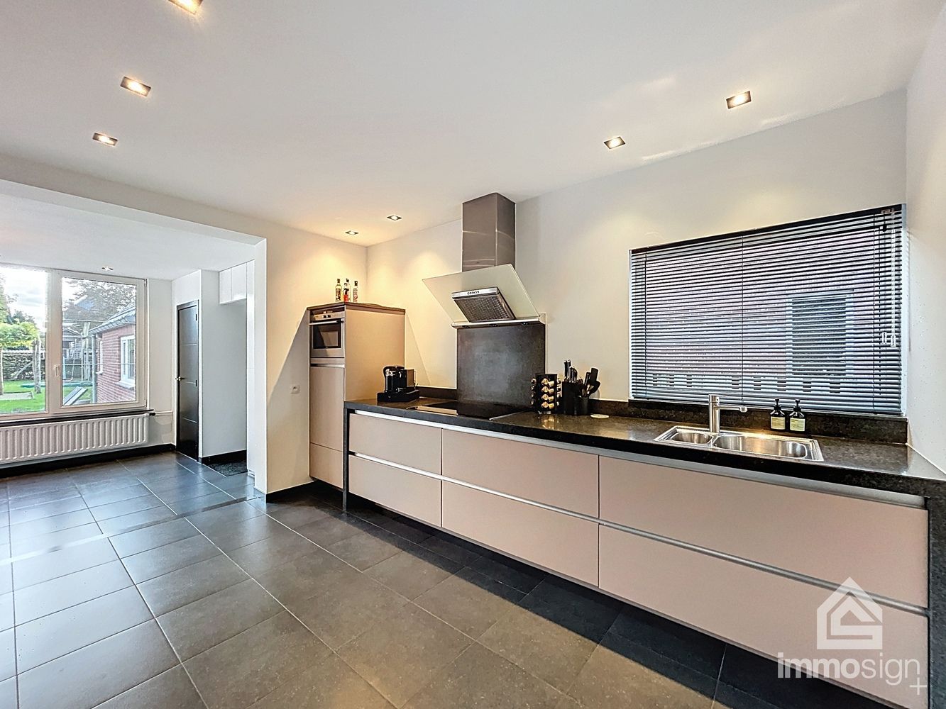 Modern gerenoveerde gezinswoning met authentieke elementen en een toffe uitstraling te Hamont-Achel! foto 9