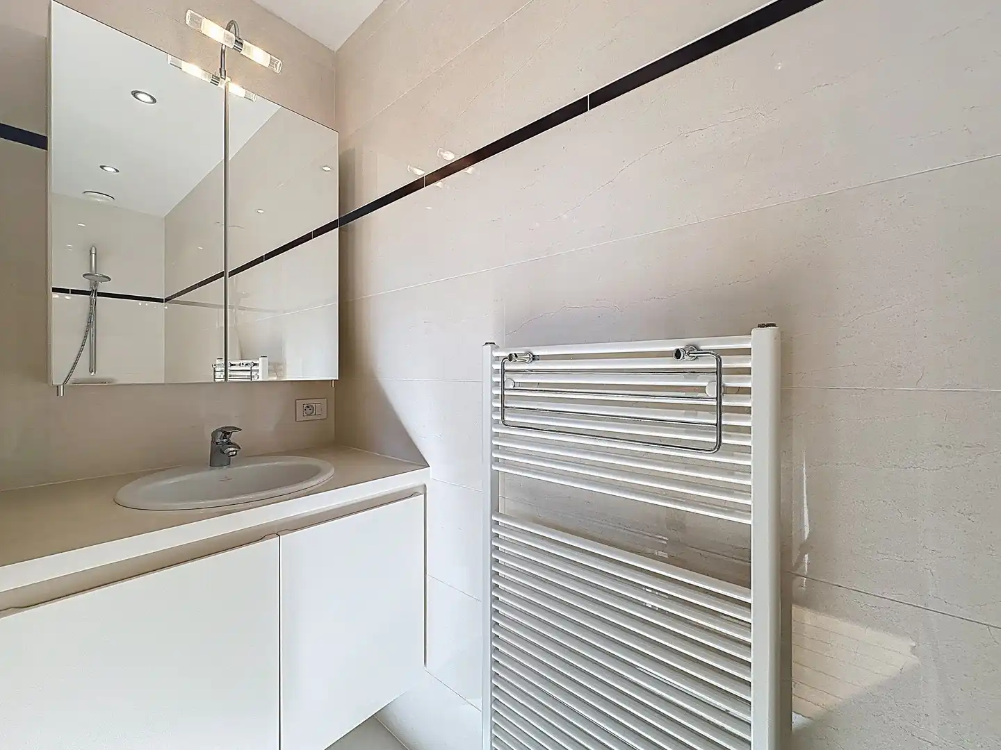 Instapklaar topappartement met royaal zonneterras kortbij zee. foto 15