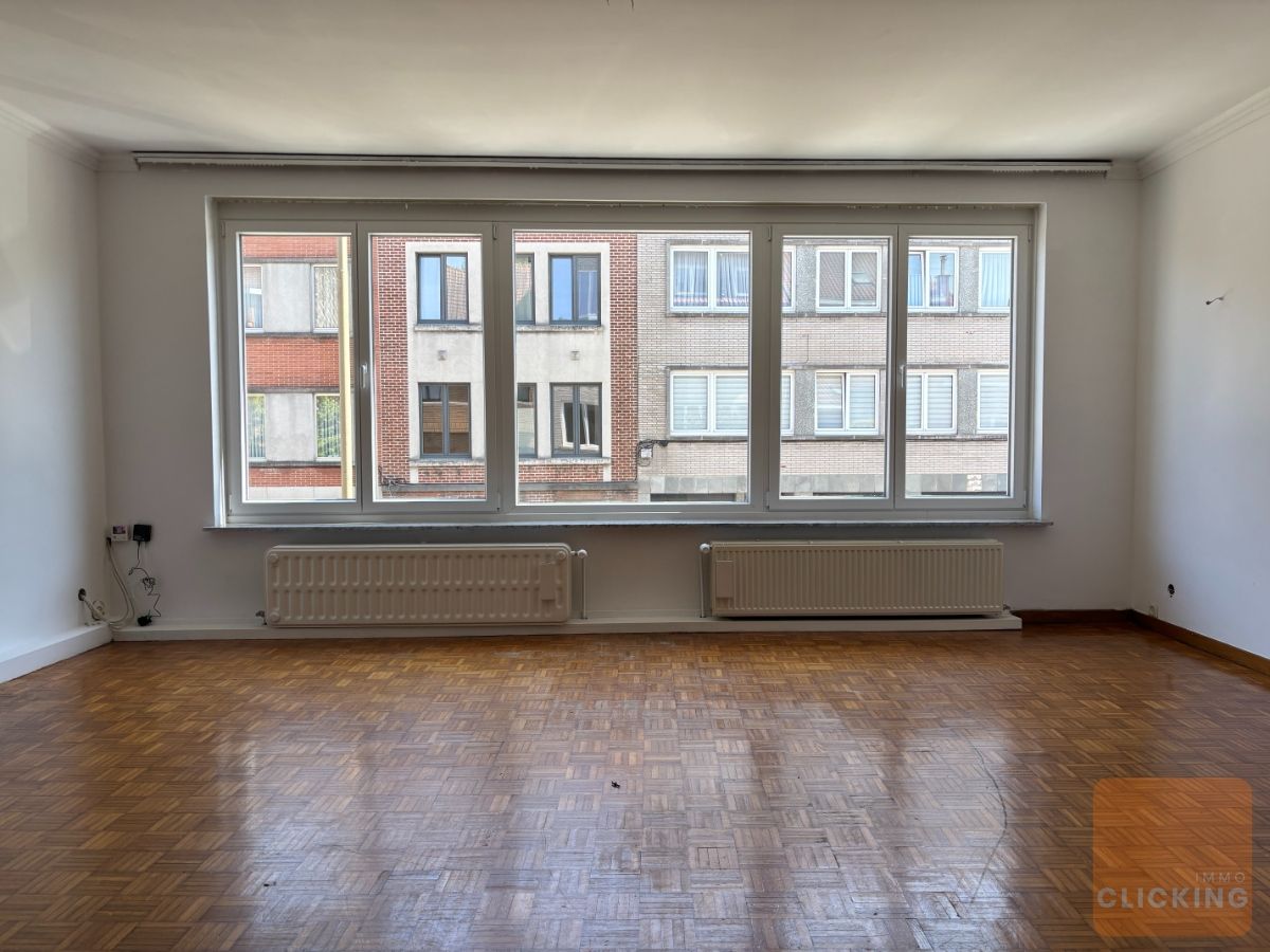 Tof 2 slaapkamer appartement met 2 parkeerplaatsen en ruime tuin foto 2