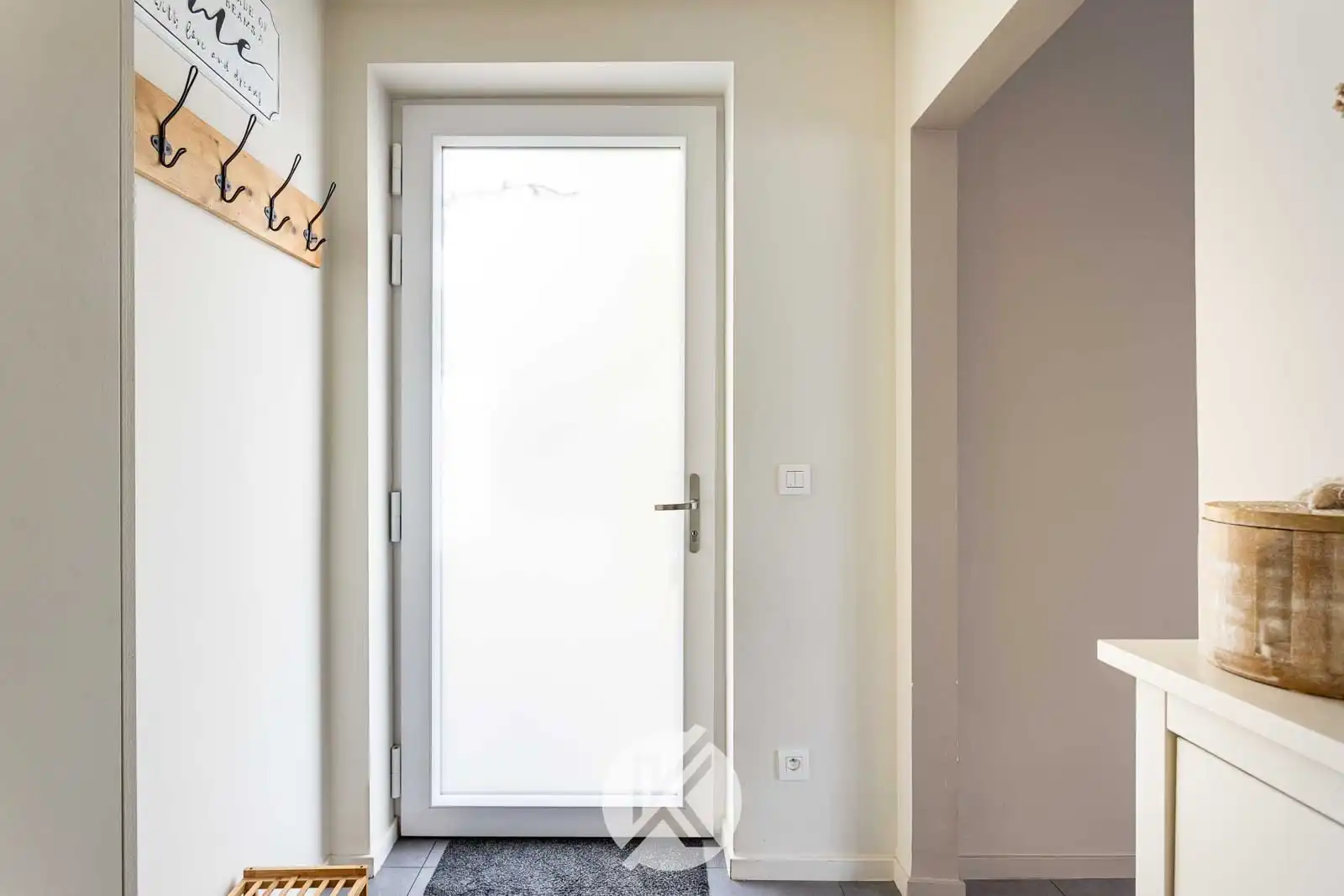 Recente, lichtrijke woning met carport foto 6