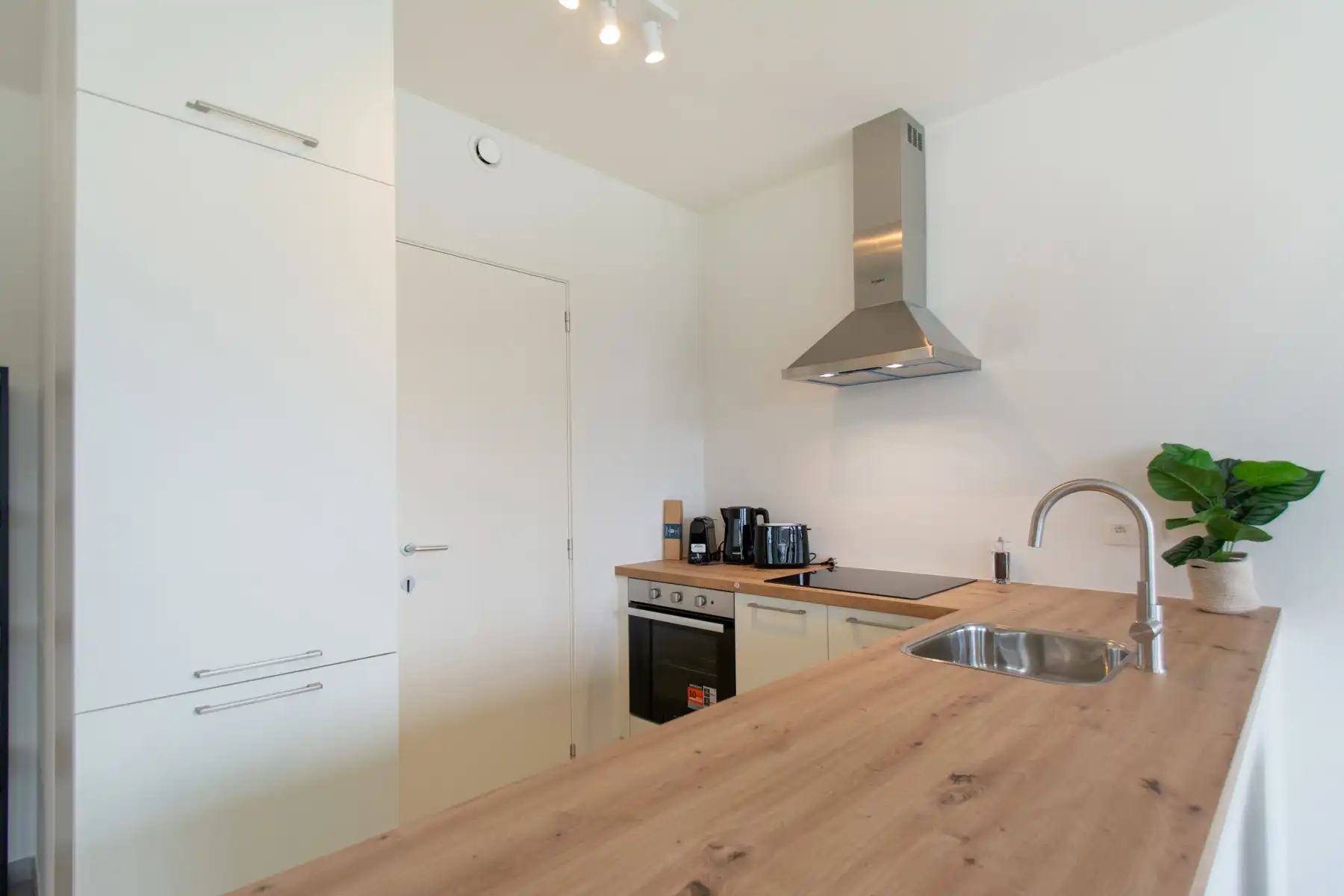 Prachtig gemeubeld 1- kamer appartement met mooi terras foto 8