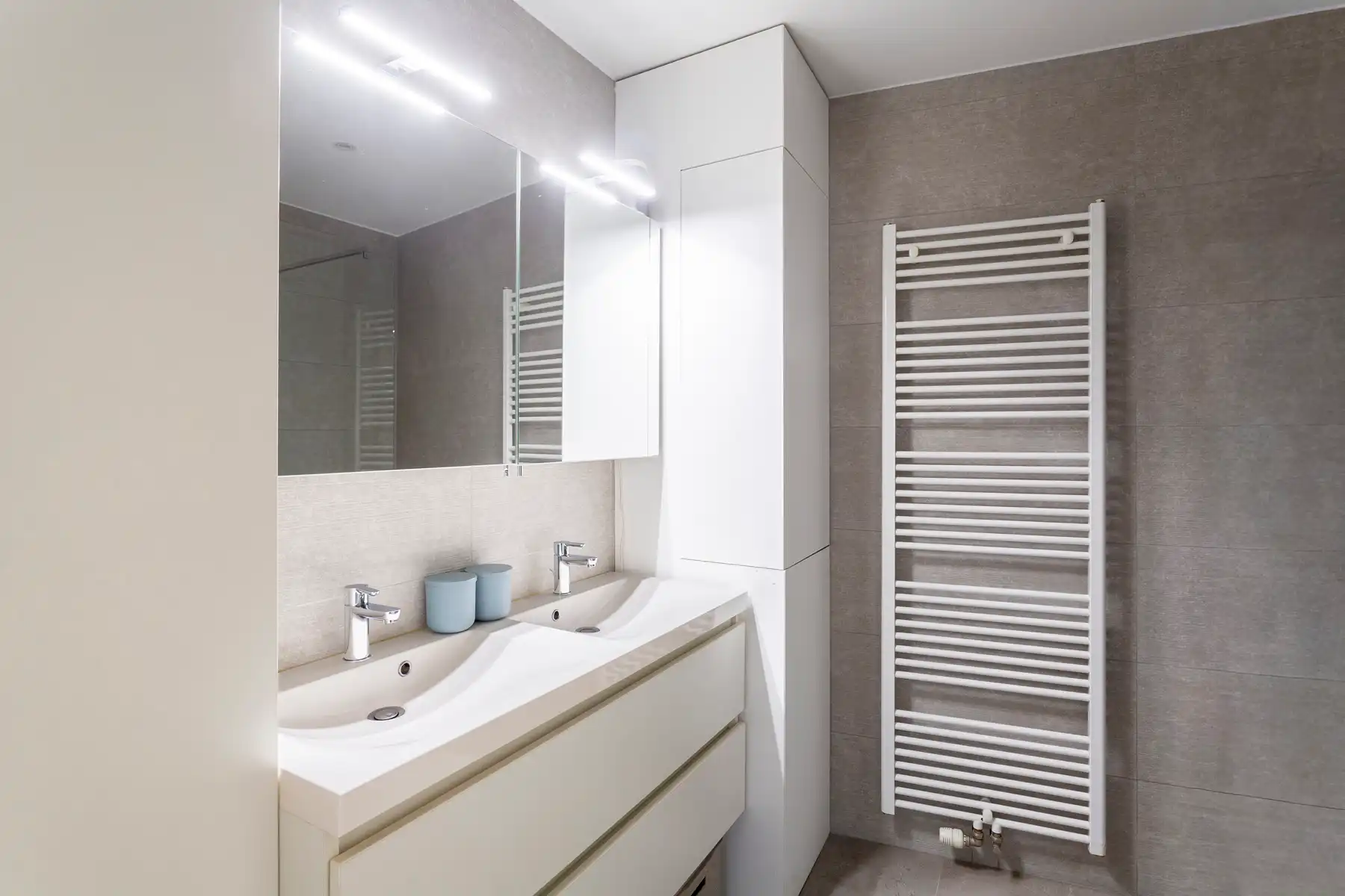 Gelijkvloers appartement met terras nabij historisch centrum foto 8