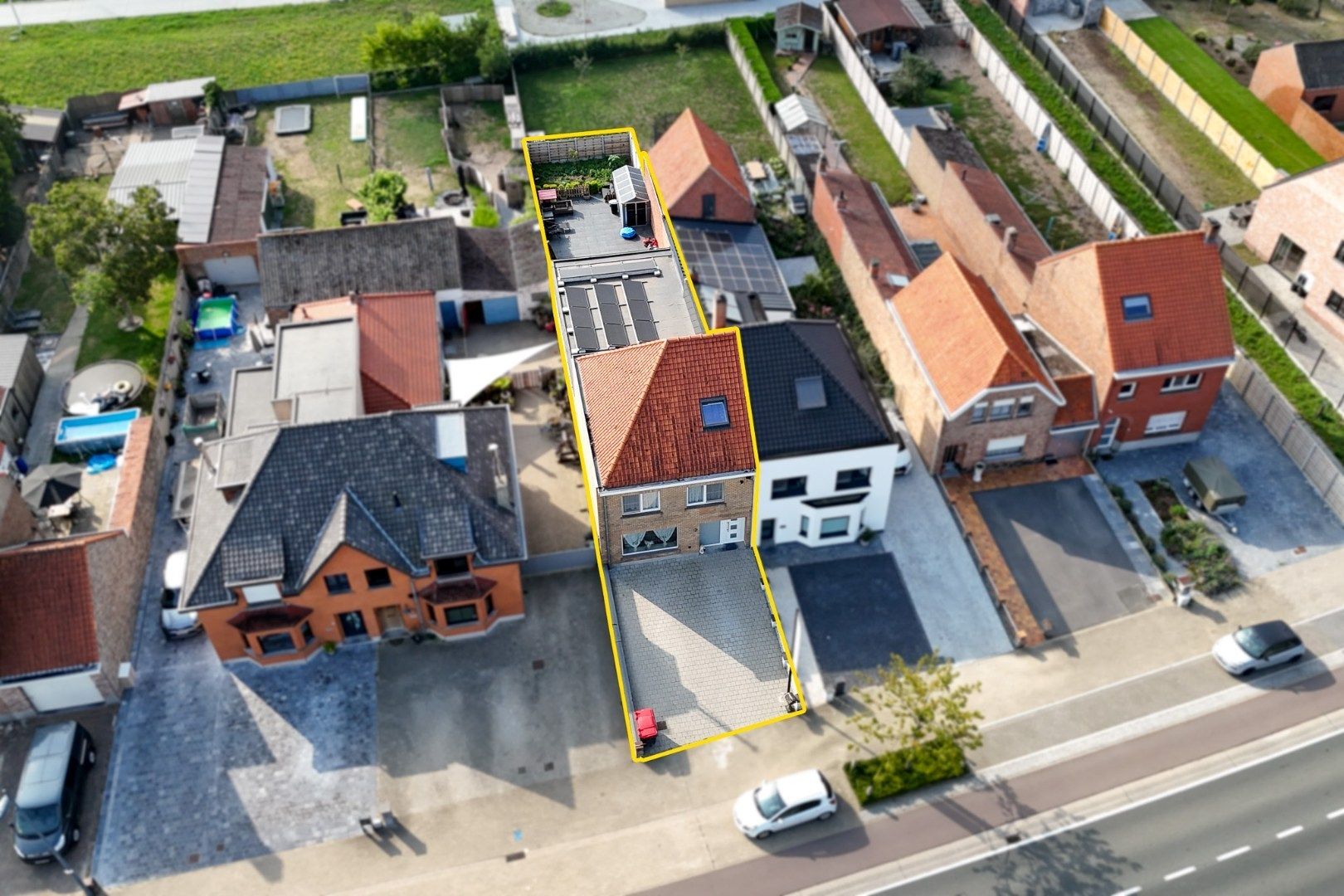 Ruime gerenoveerde "halfopen" -woning met 4 slaapkamers te Oudenburg foto 2
