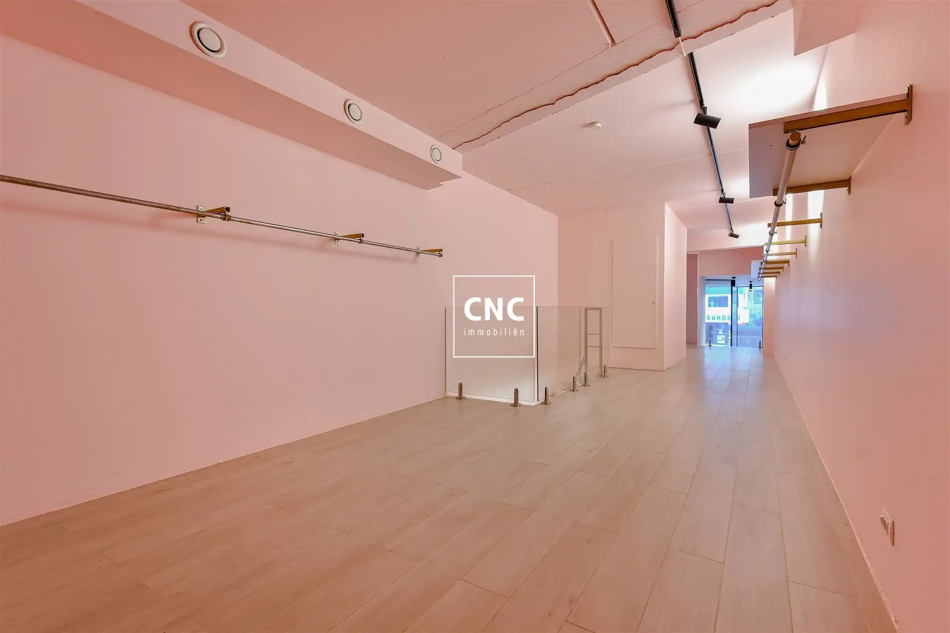 Recent lichtrijk handelspand in het commerciële centrum van Knokke foto 9