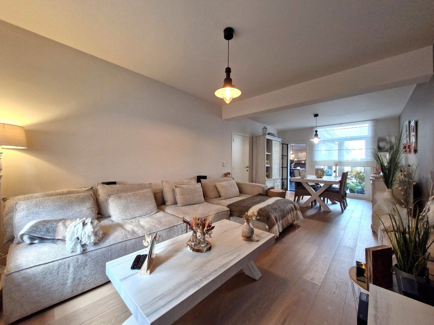 Gerenoveerde woning met garage in het centrum van Heist. foto 2