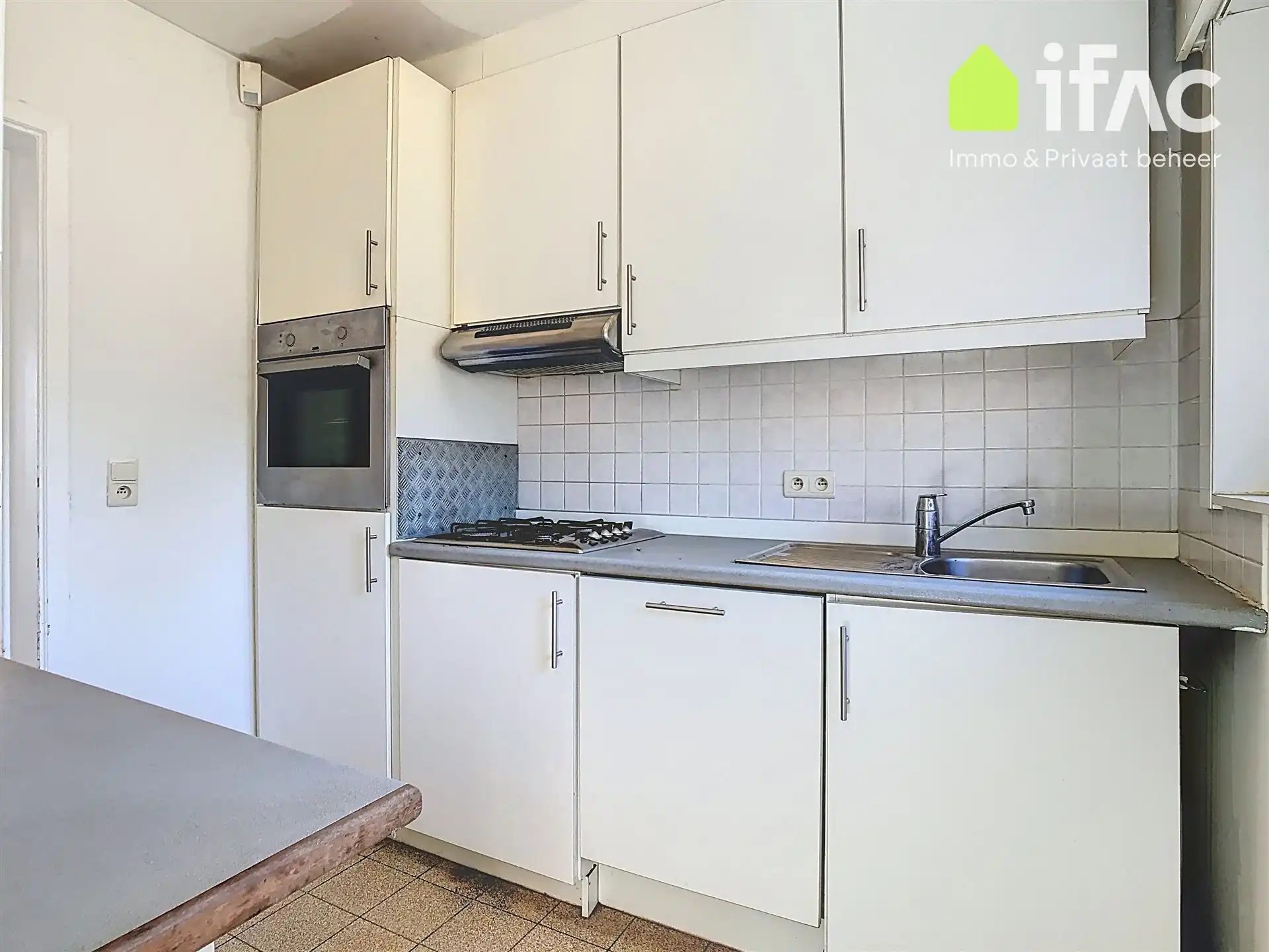 Huis met 2 slaapkamers, bureau en tuin foto 11