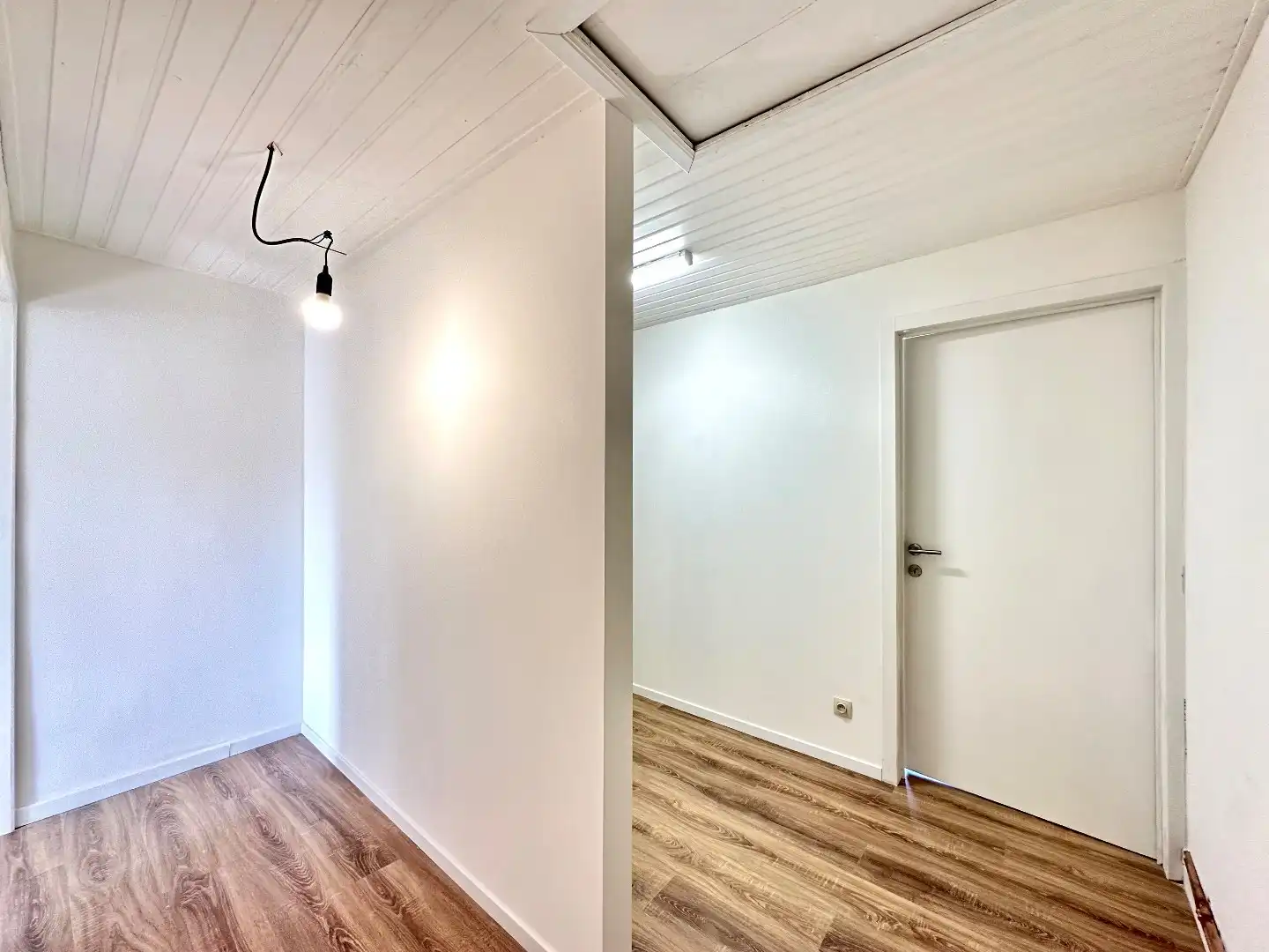 Volledig gerenoveerde woning met 2 slaapkamers en zonnige koer op gunstige ligging in Tongeren foto 10
