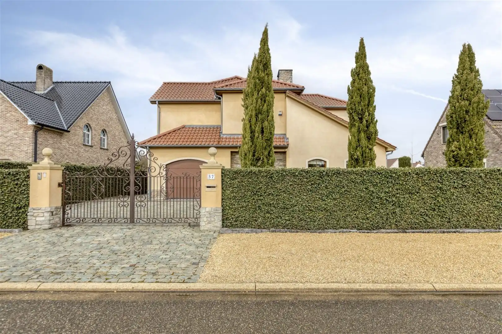 TE KOOP: Toscaanse villa met 3 slaapkamers te Heusden-Zolder! foto 3