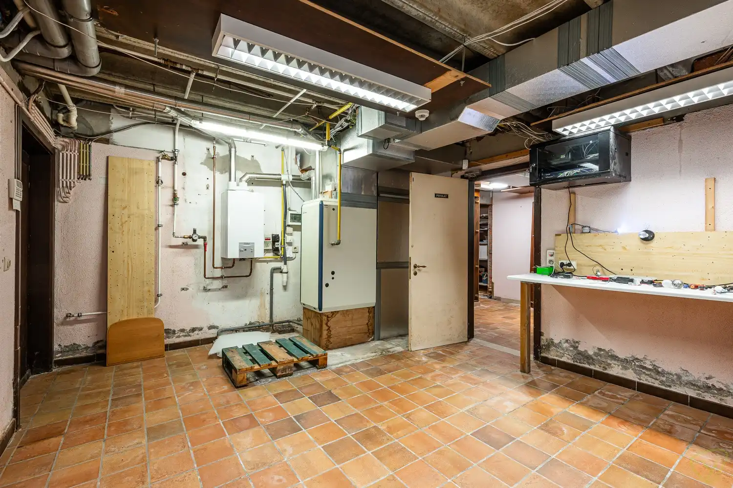 Kwalitatief afgewerkte woning met praktijkruimte en uitzonderlijk ruime kelderverdieping foto 31