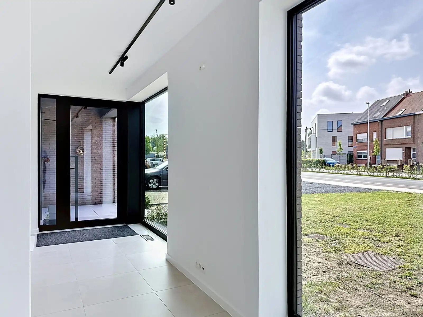 Praktijkruimte / commercieel gelijkvloers met veel passage foto 11