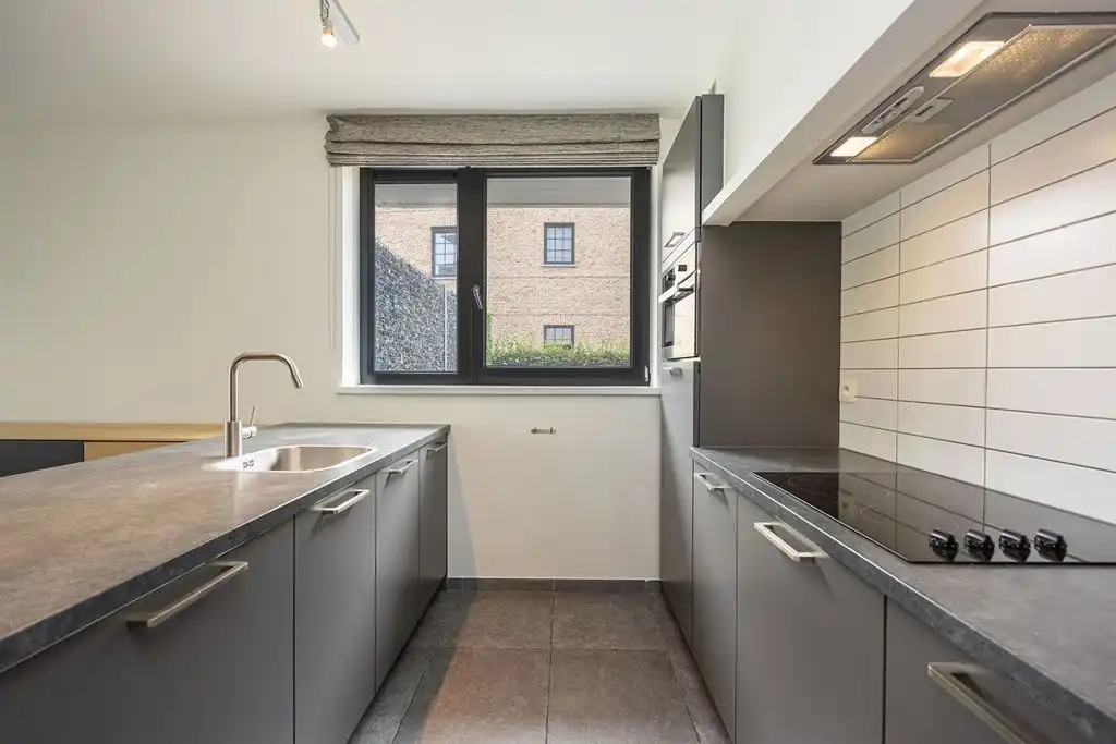 Instapklaar gelijkvloers appartement met tuin foto 8