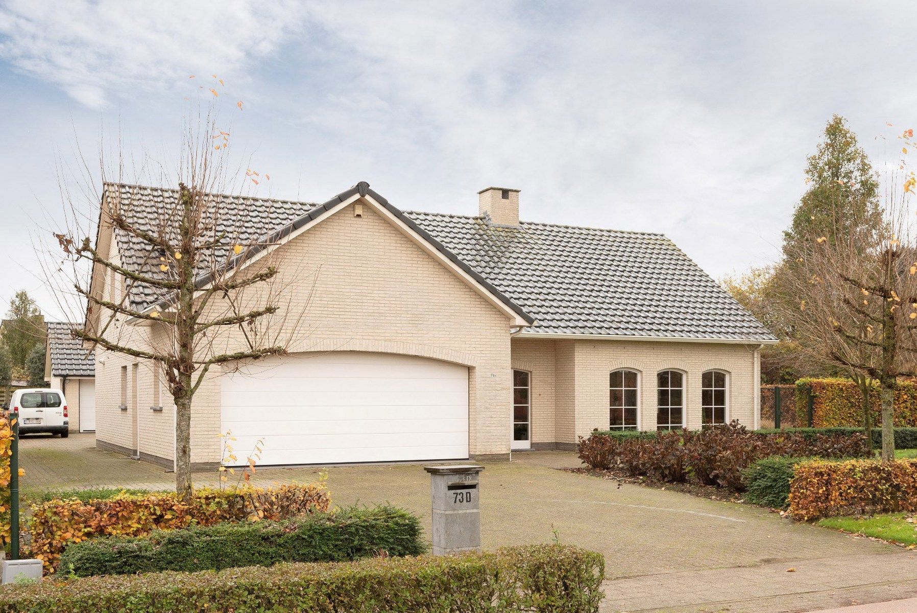 Ruime villa met 4slk en 2bdk op een perceel van 1.265m² foto {{pictureIndex}}