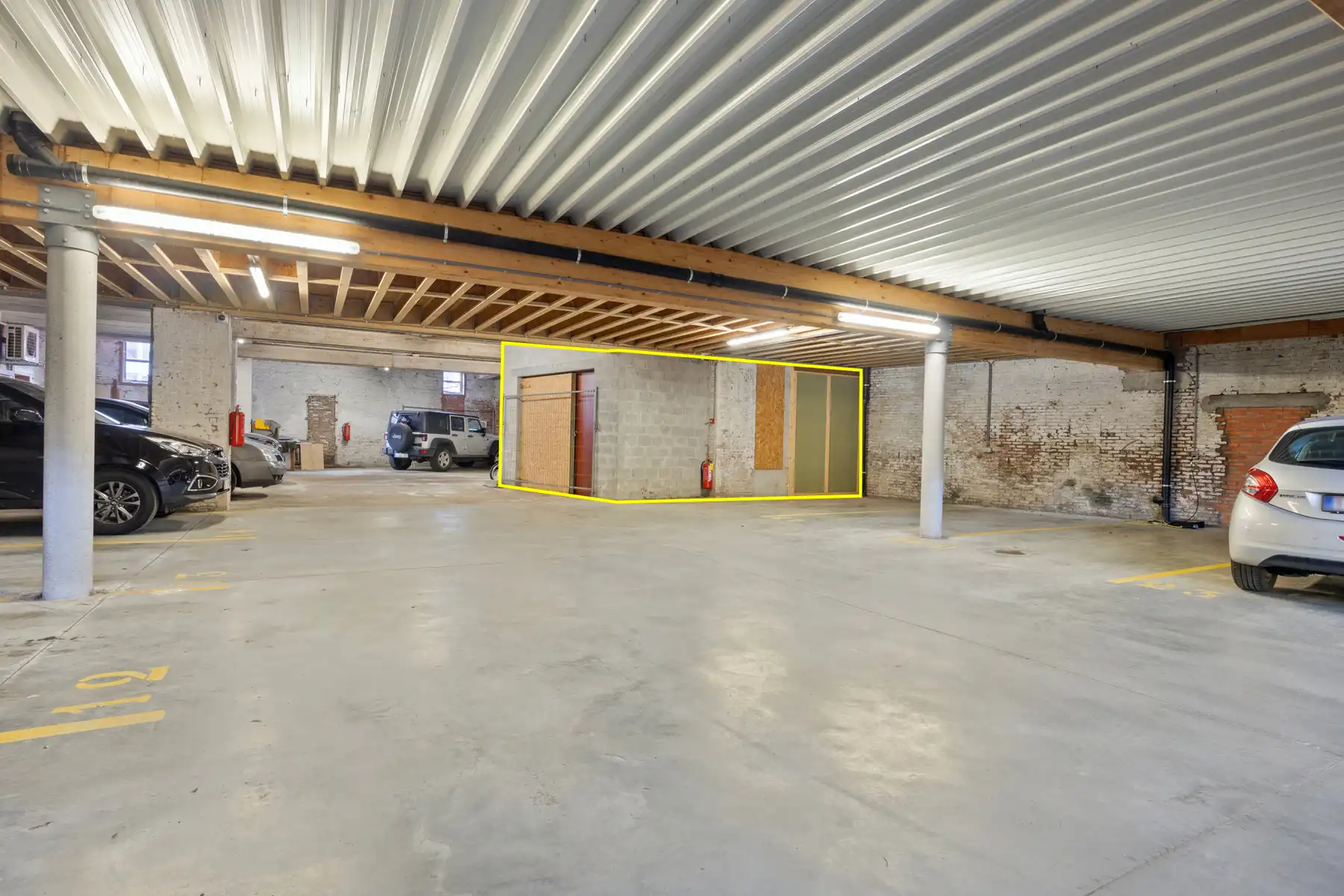 Opslagruimte met kelder en autostaanplaats te Lier. foto 8