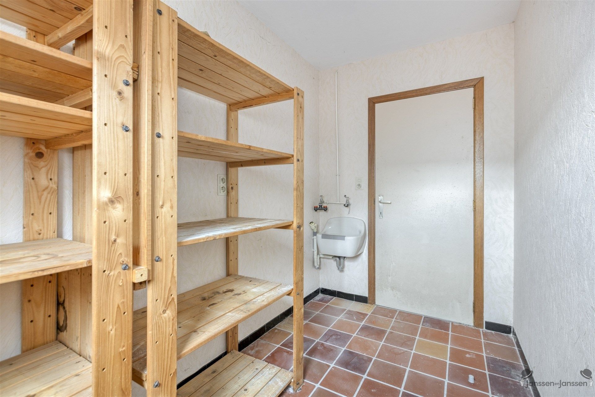 Lichtrijk 2-slaapkamerappartement met garagebox in het hart van Leopoldsburg! foto 25