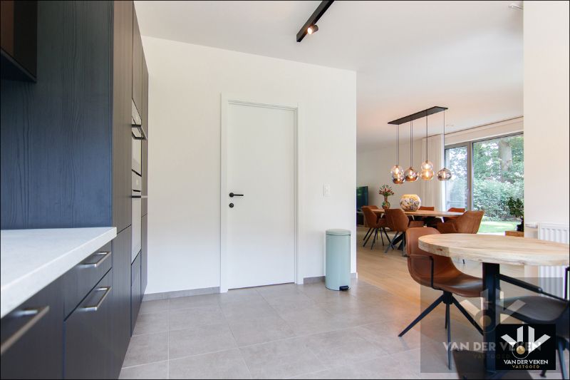 LUXUEUS GVL 3 SLPK-APP MET TUIN EN TWEE STAANPLAATSEN foto 12