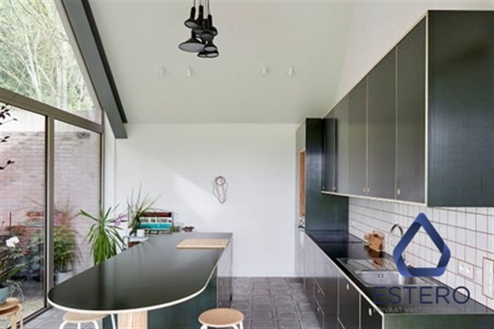 Architecturale topper in doodlopende straat foto 8