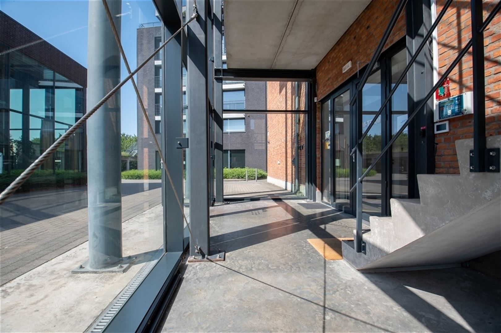 Rustig gelegen loftkantoren nabij Dampoort Station van 210 m² foto 5